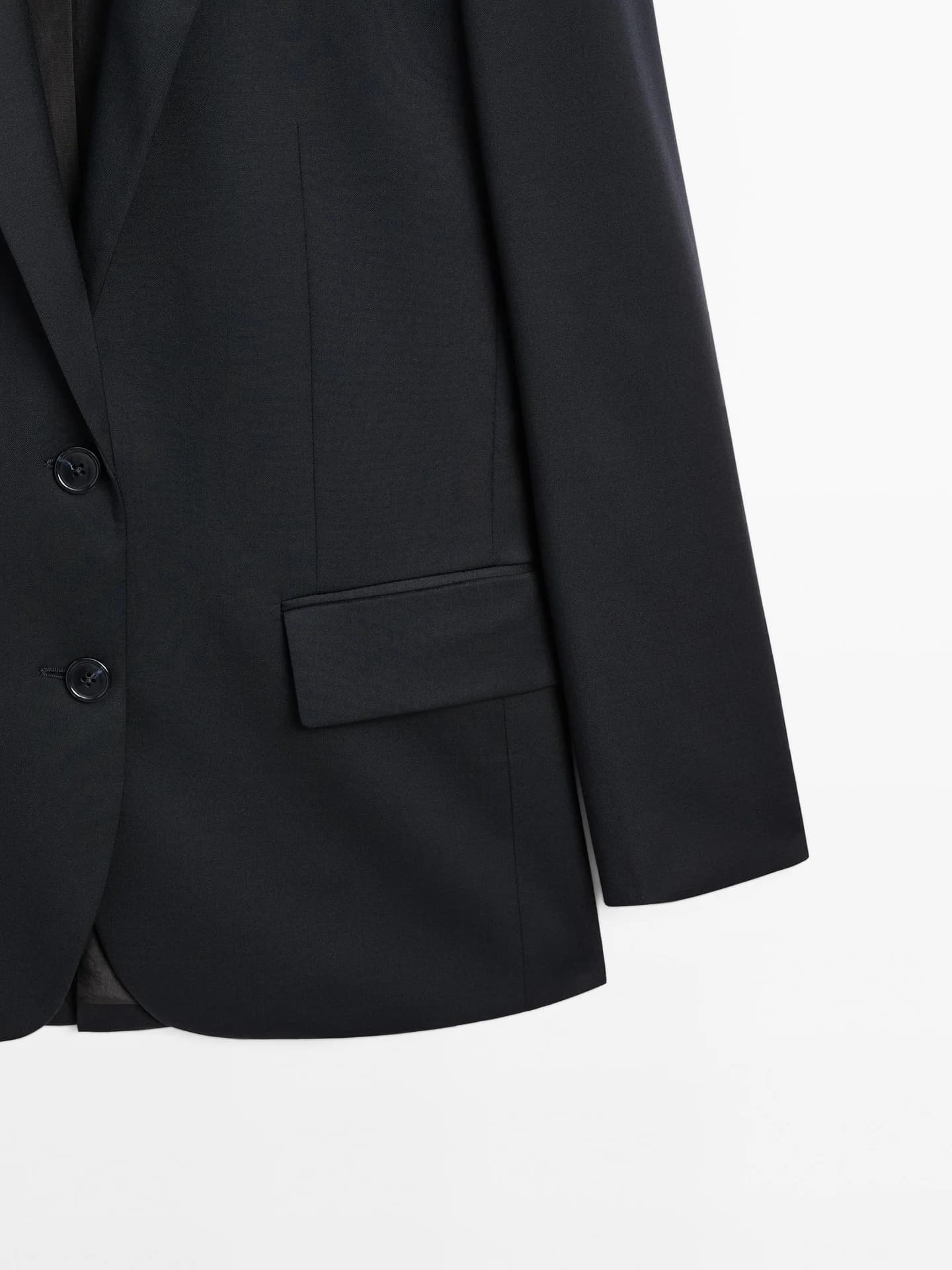 Очень тонкая куртка, застегивающаяся на две пуговицы. - фото 4