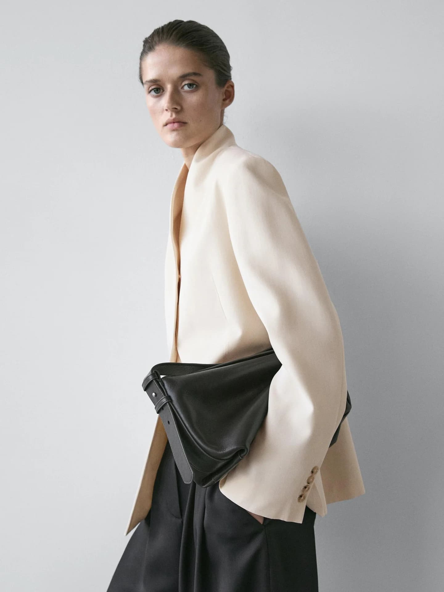 Атласный жакет с высоким воротником - фото 2