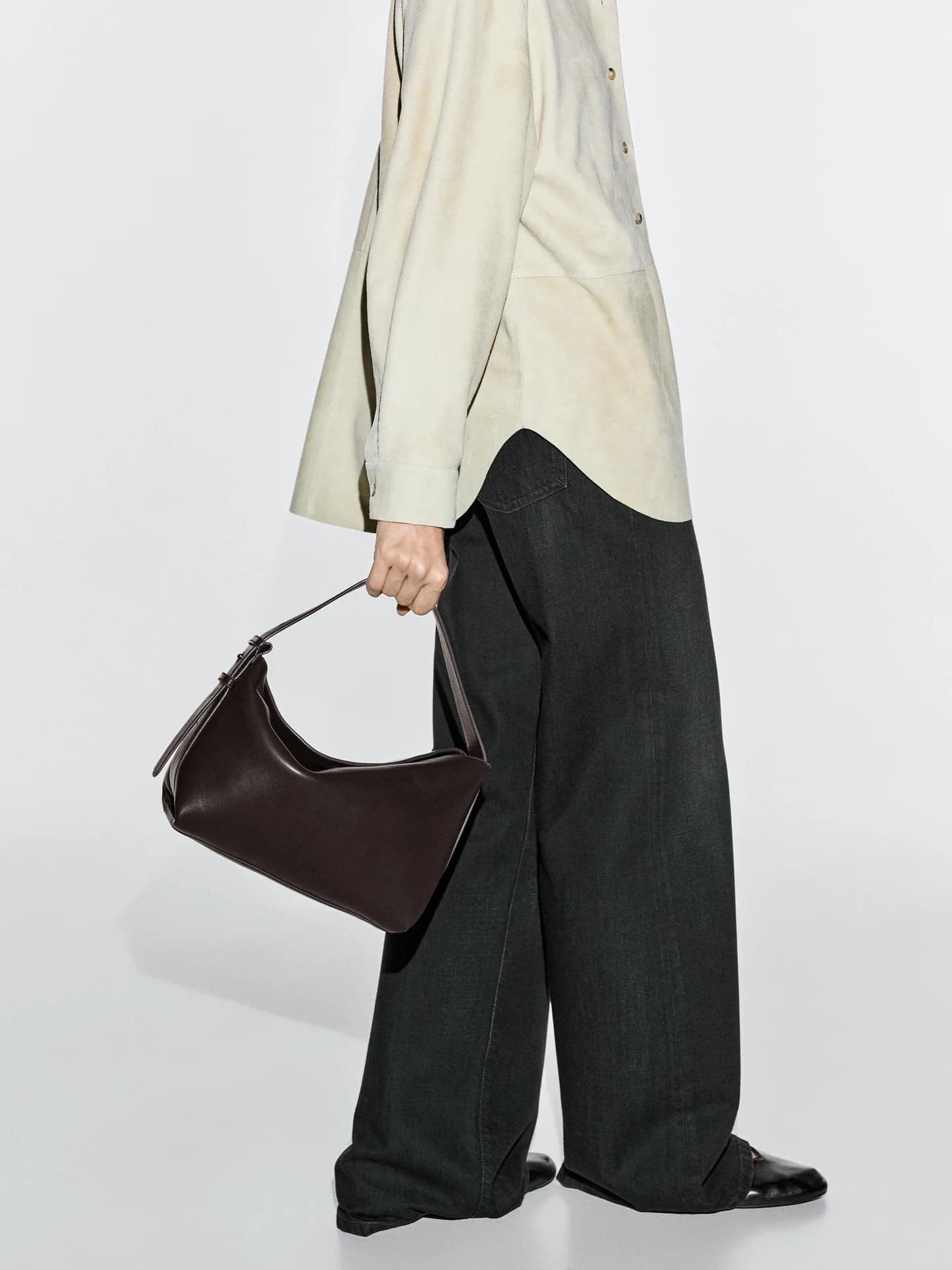 Маленькая сумка через плечо из кожи наппа - фото 3