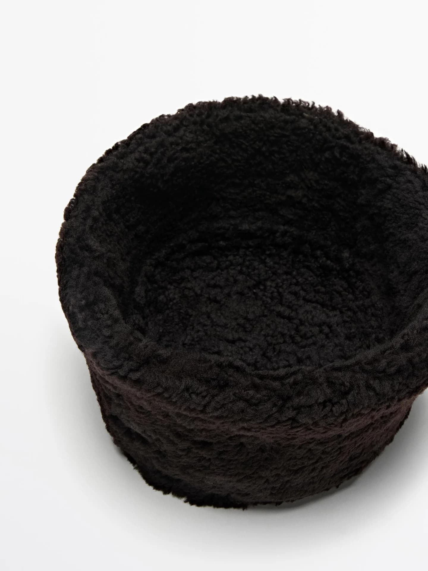 Кожаная шляпа из контрастных материалов - фото 6