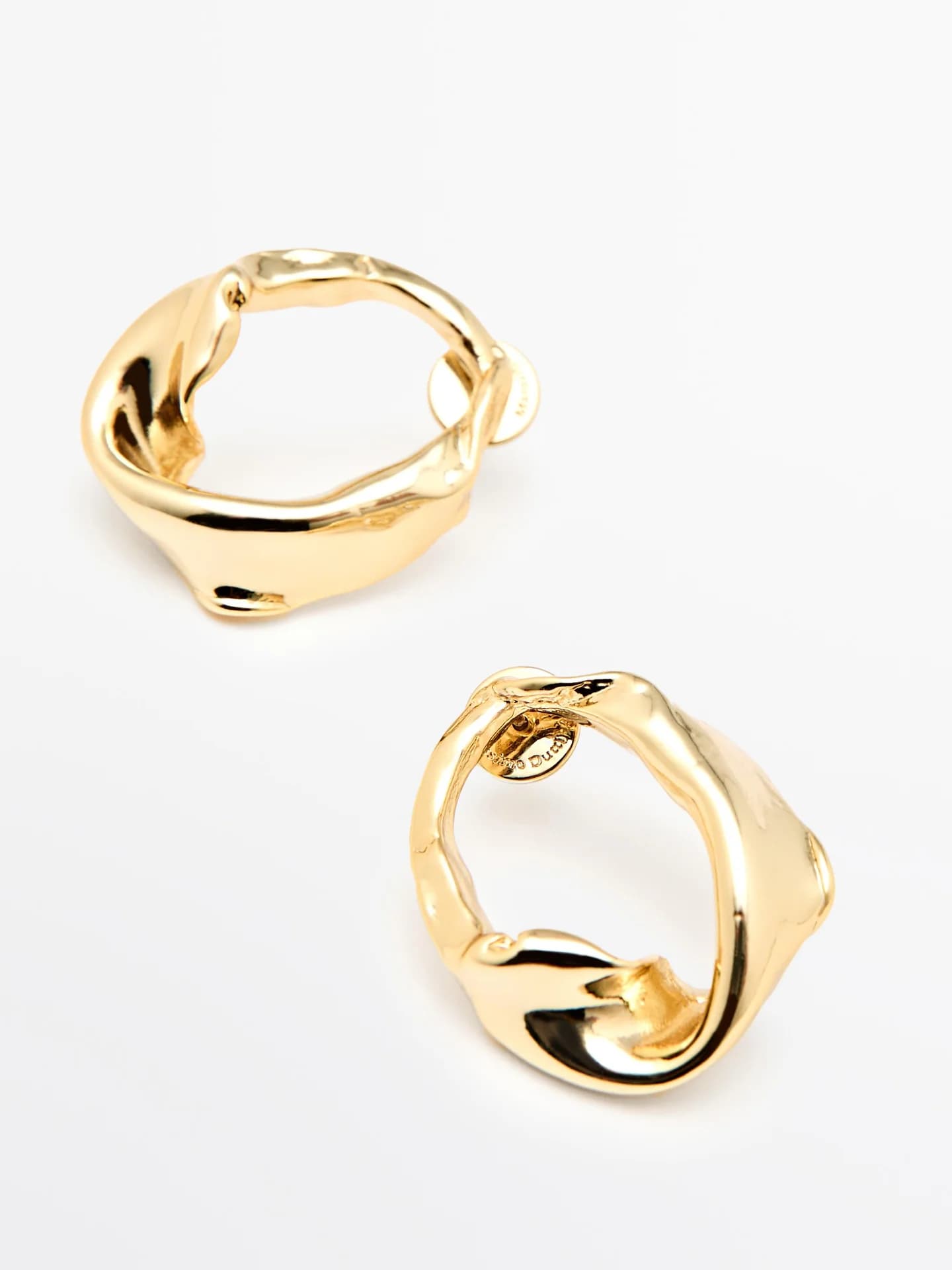 Серьги неправильной формы.