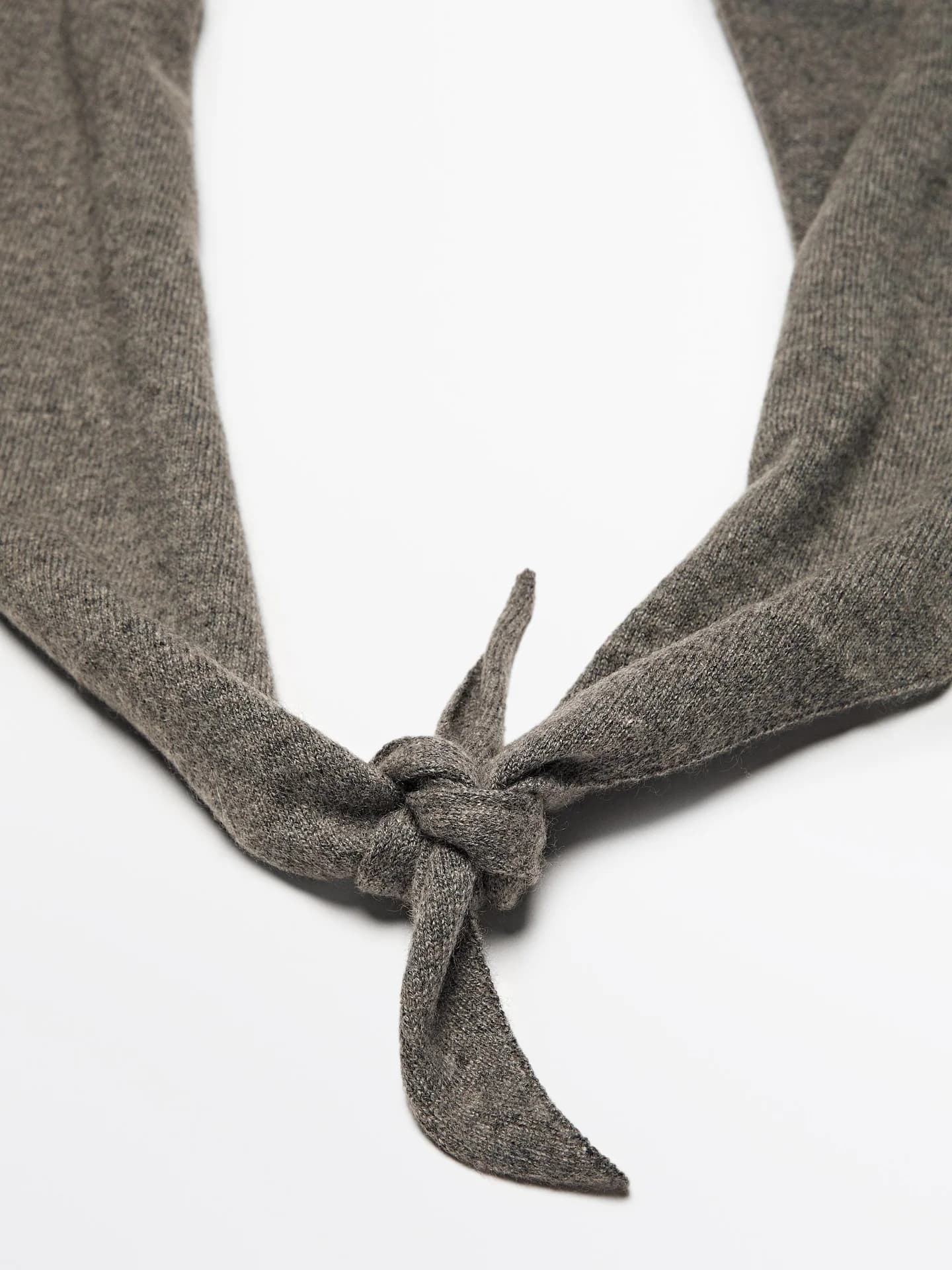 Бандана из 100% кашемира.