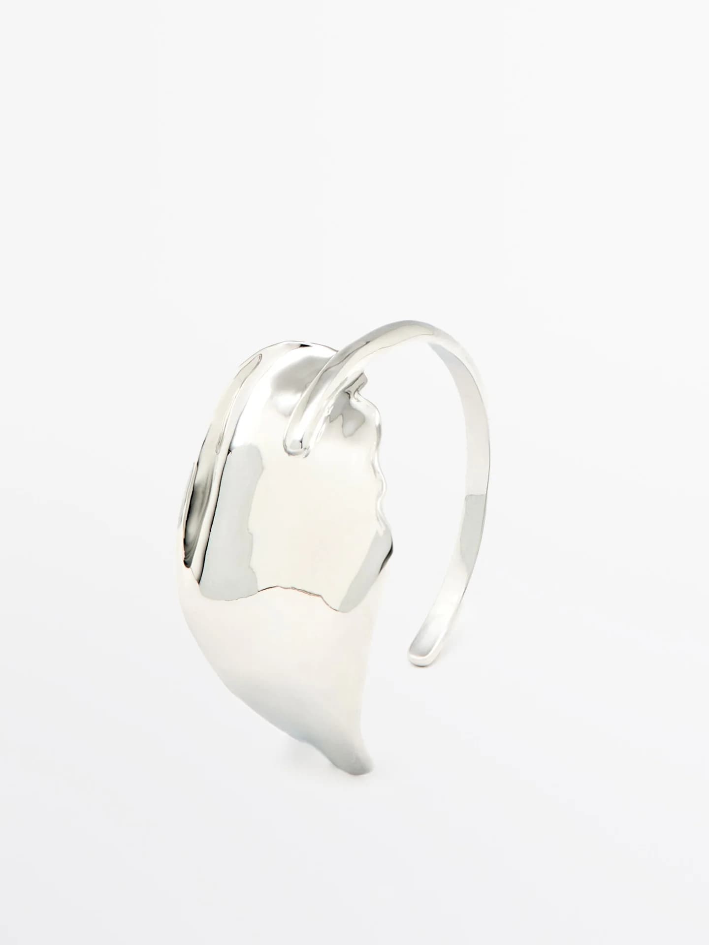 Широкий браслет с текстурой