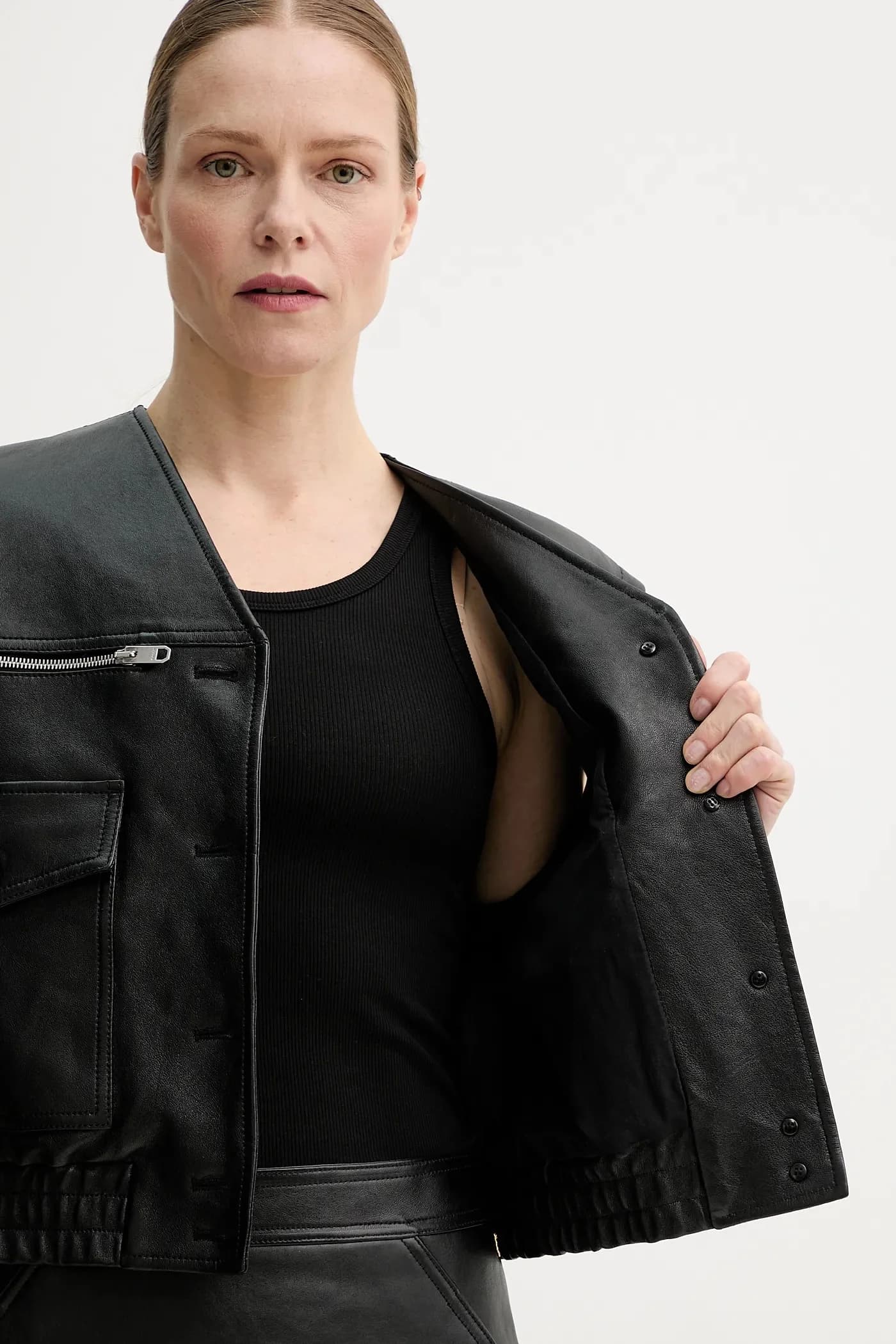 Кожаный жилет - фото 7