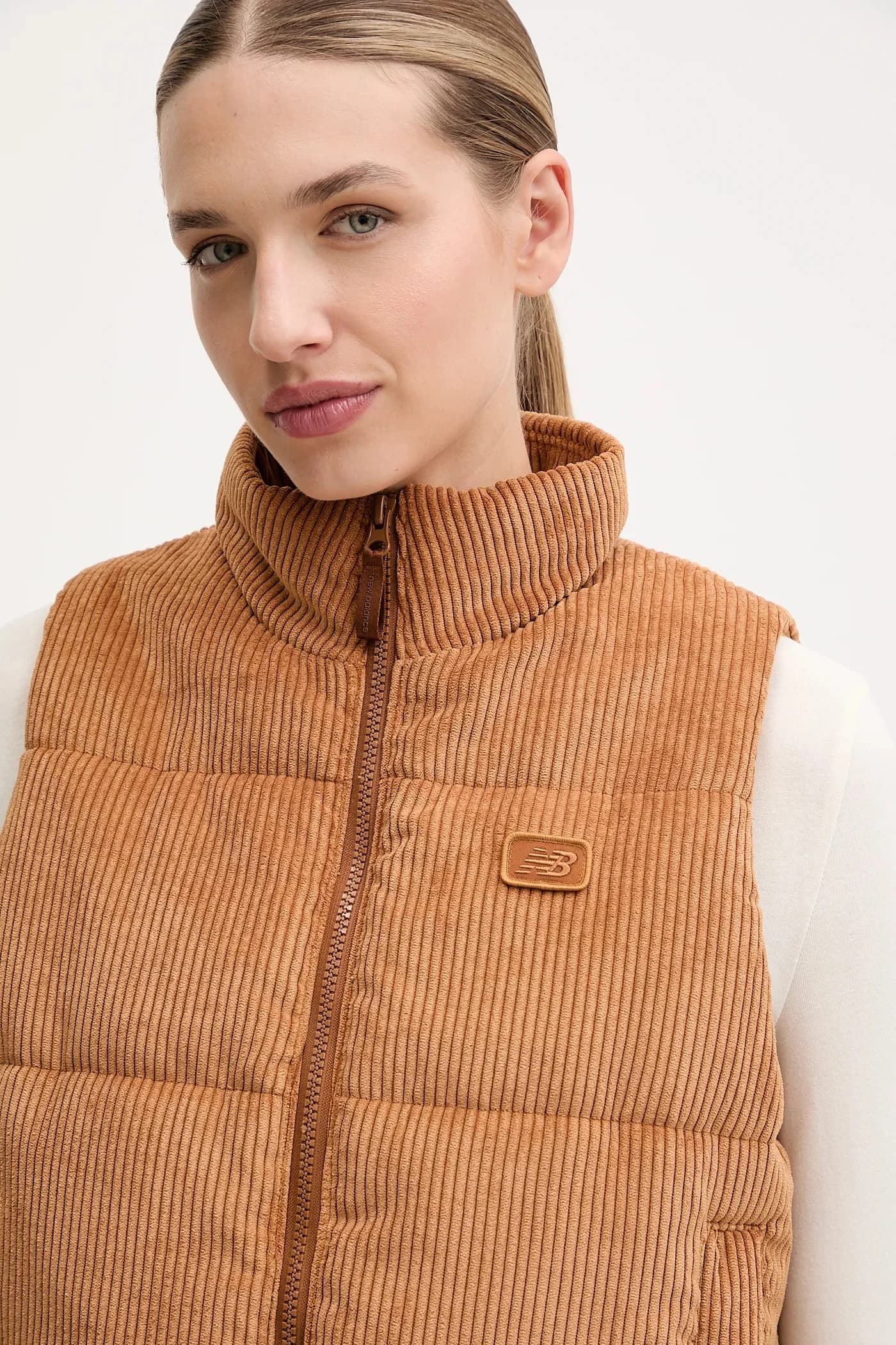 Вельветовый жилет - фото 4