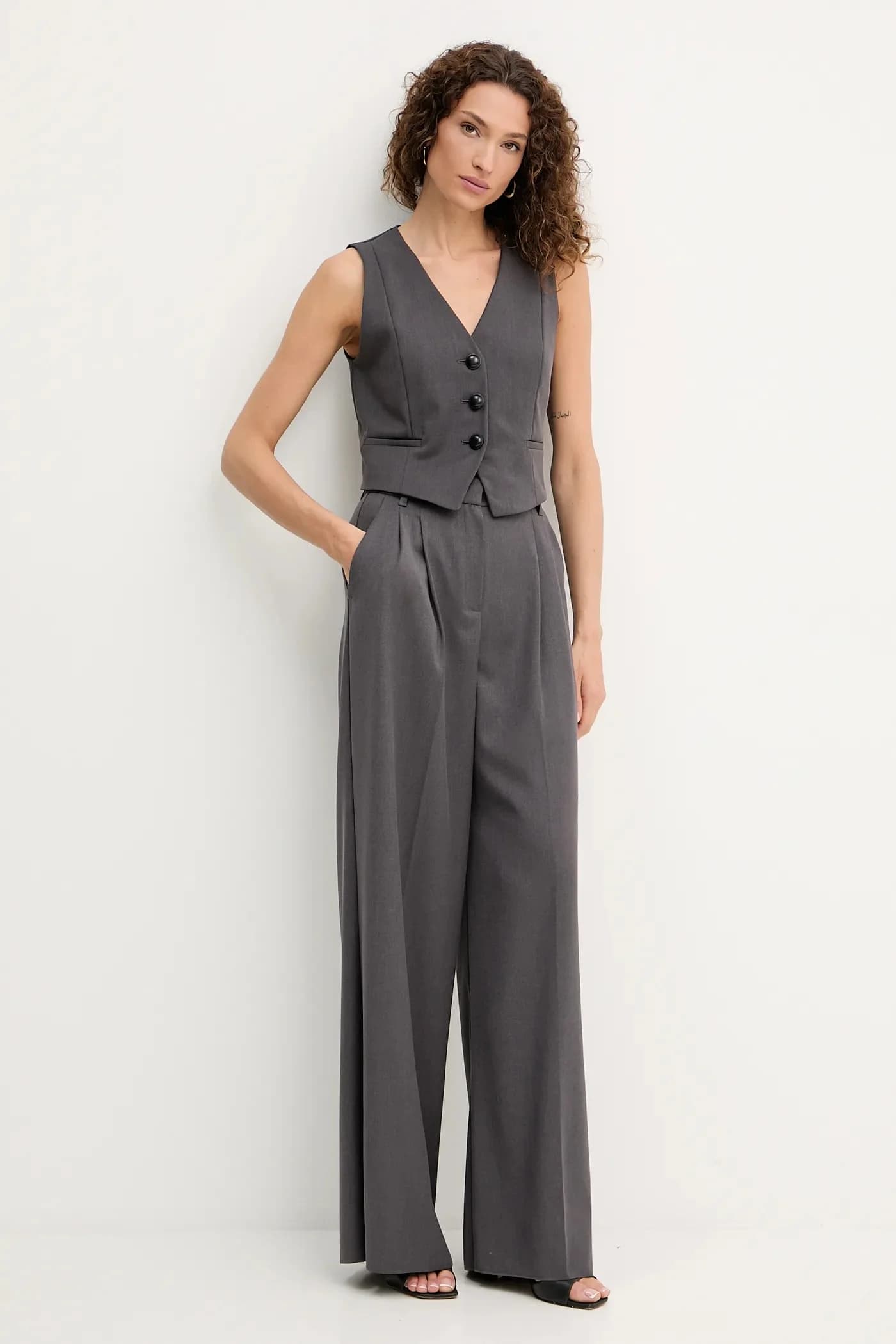 Эмме установлен Marella