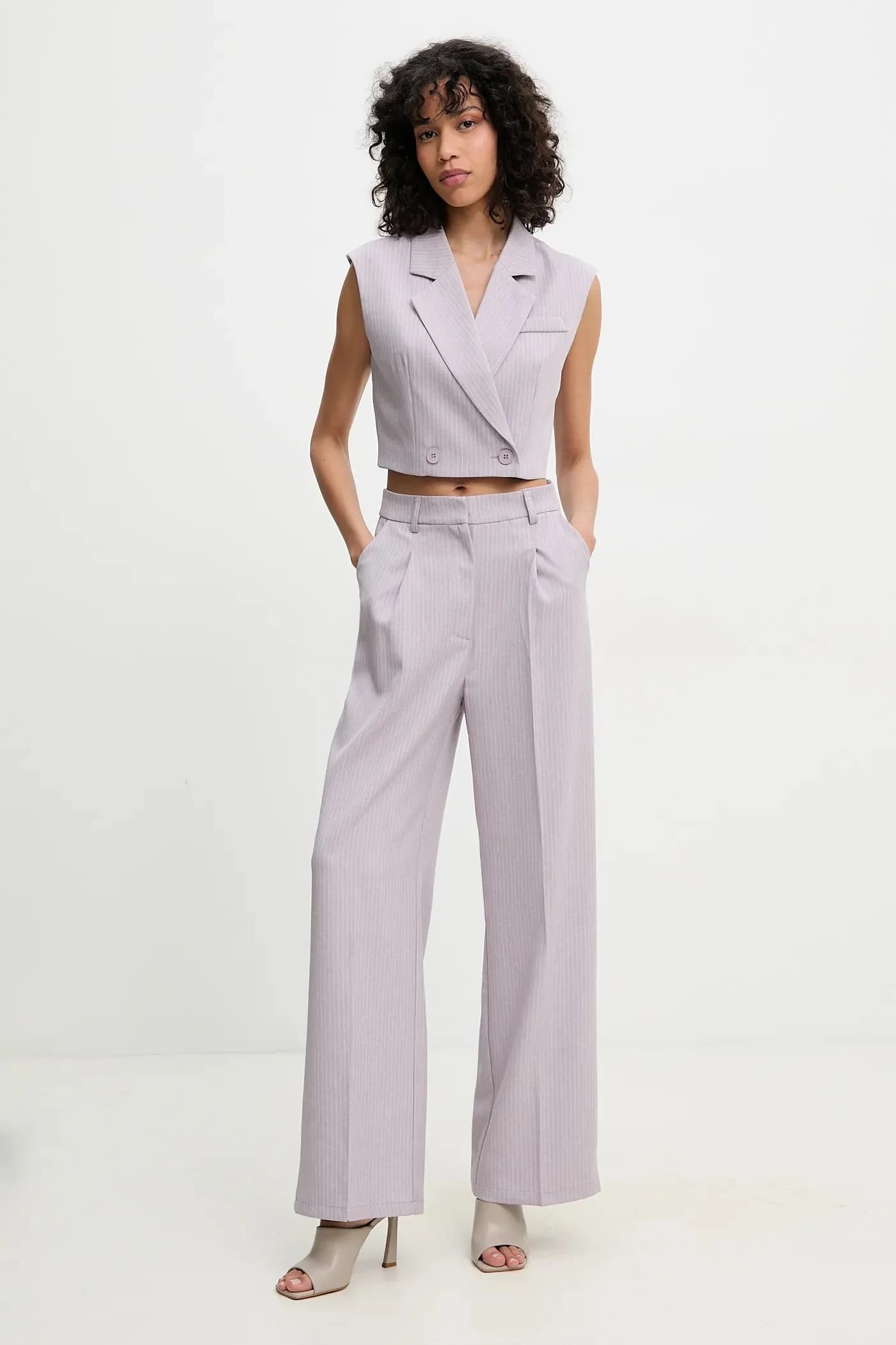 Комплект - куртка и брюки.