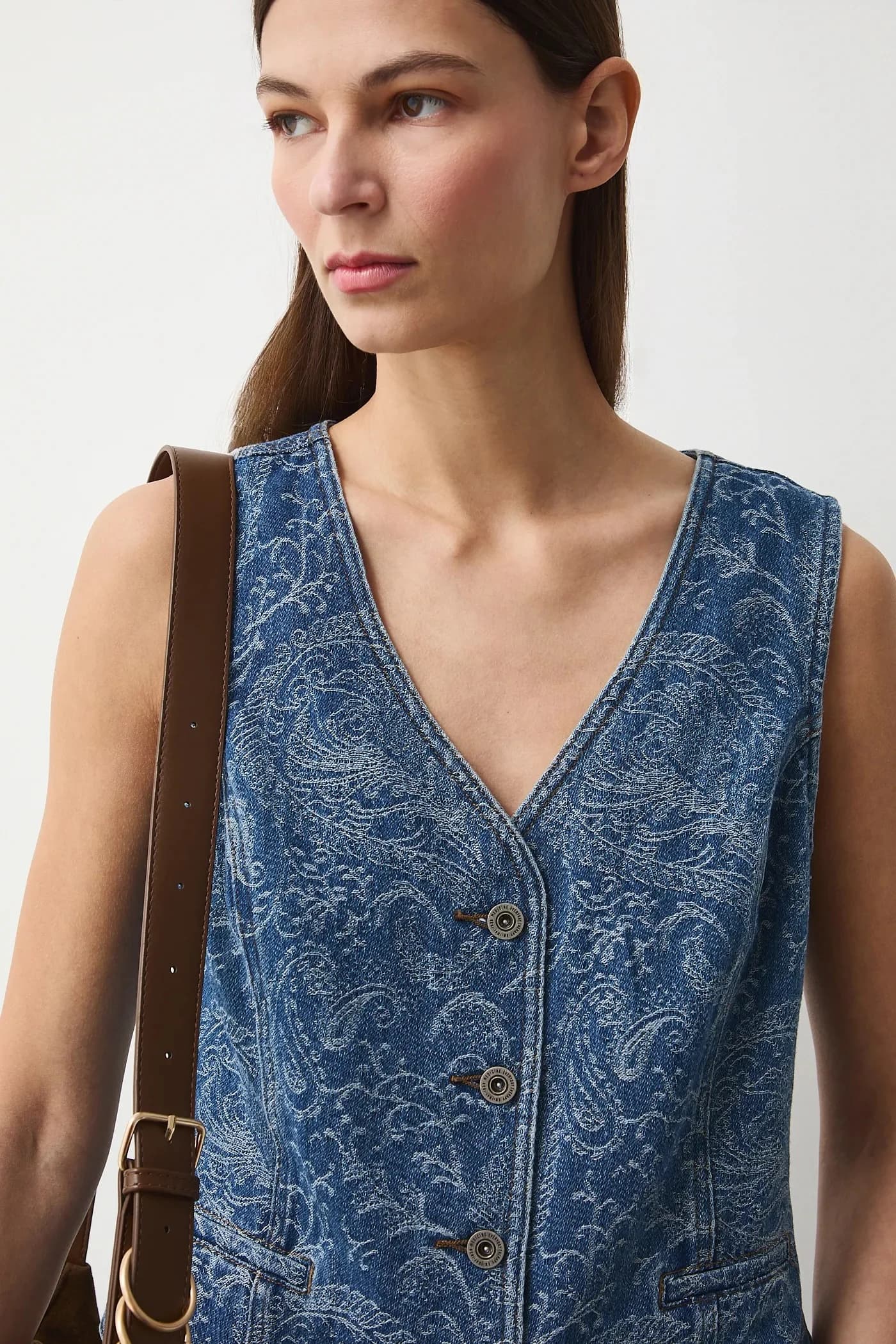 Джинсовый жилет - фото 5