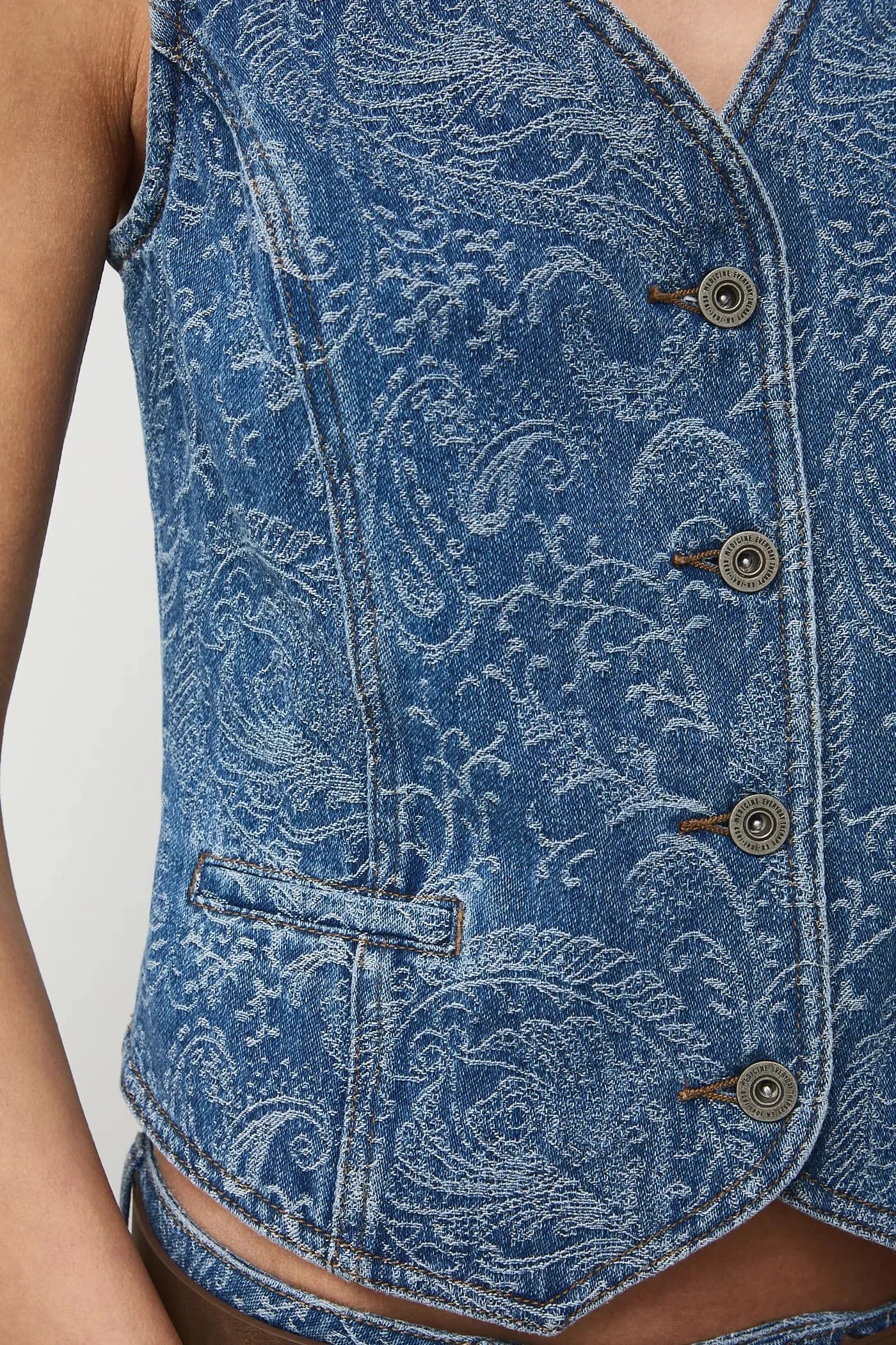 Джинсовый жилет - фото 6