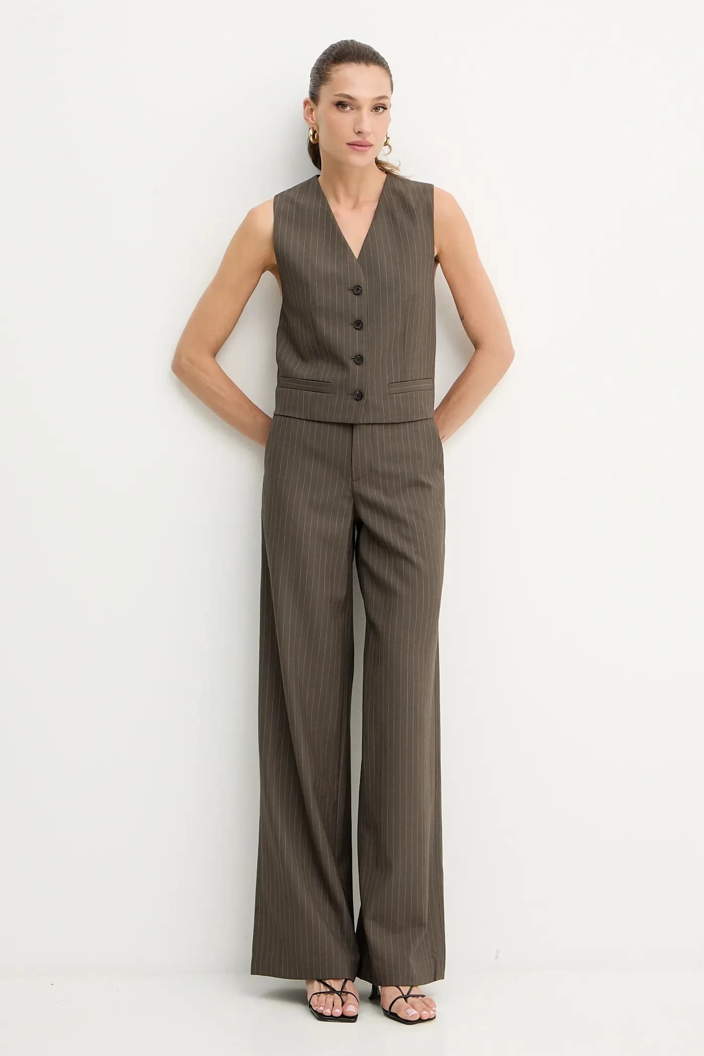 Шерстяной жилет - фото 2