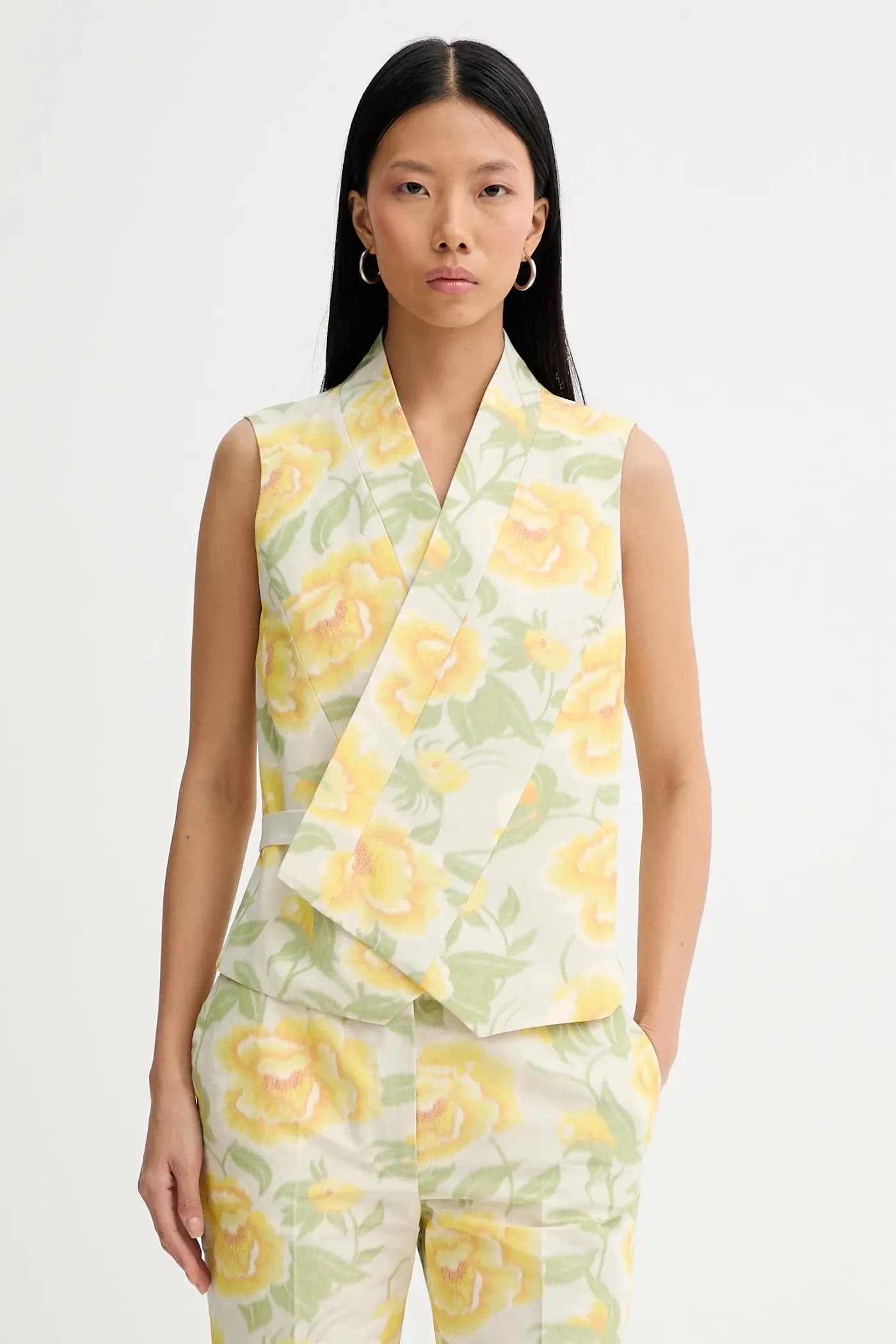 Жилет из смесового льна