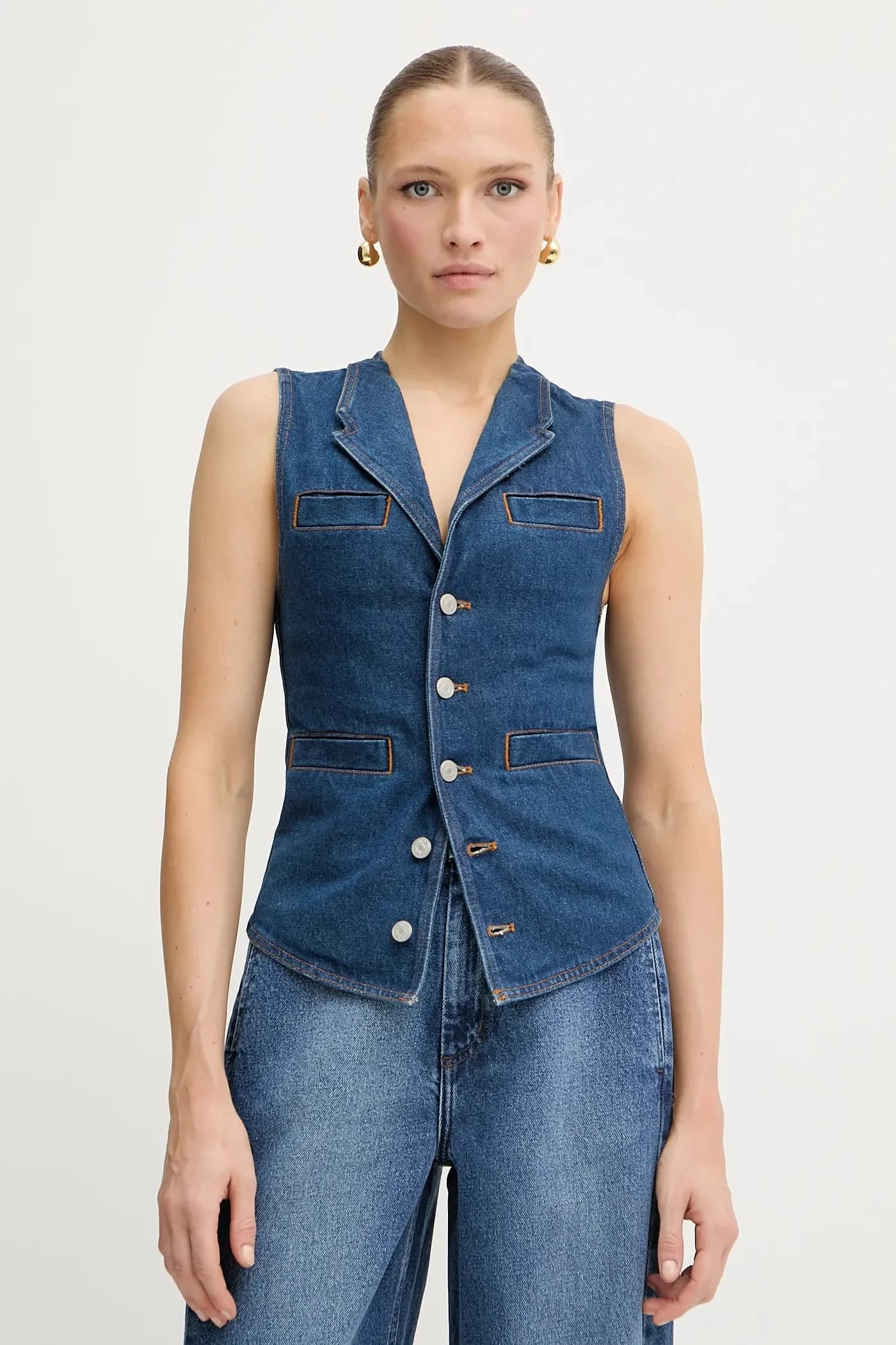 Джинсовый жилет REIMAGINE от Патрика Макдауэлла