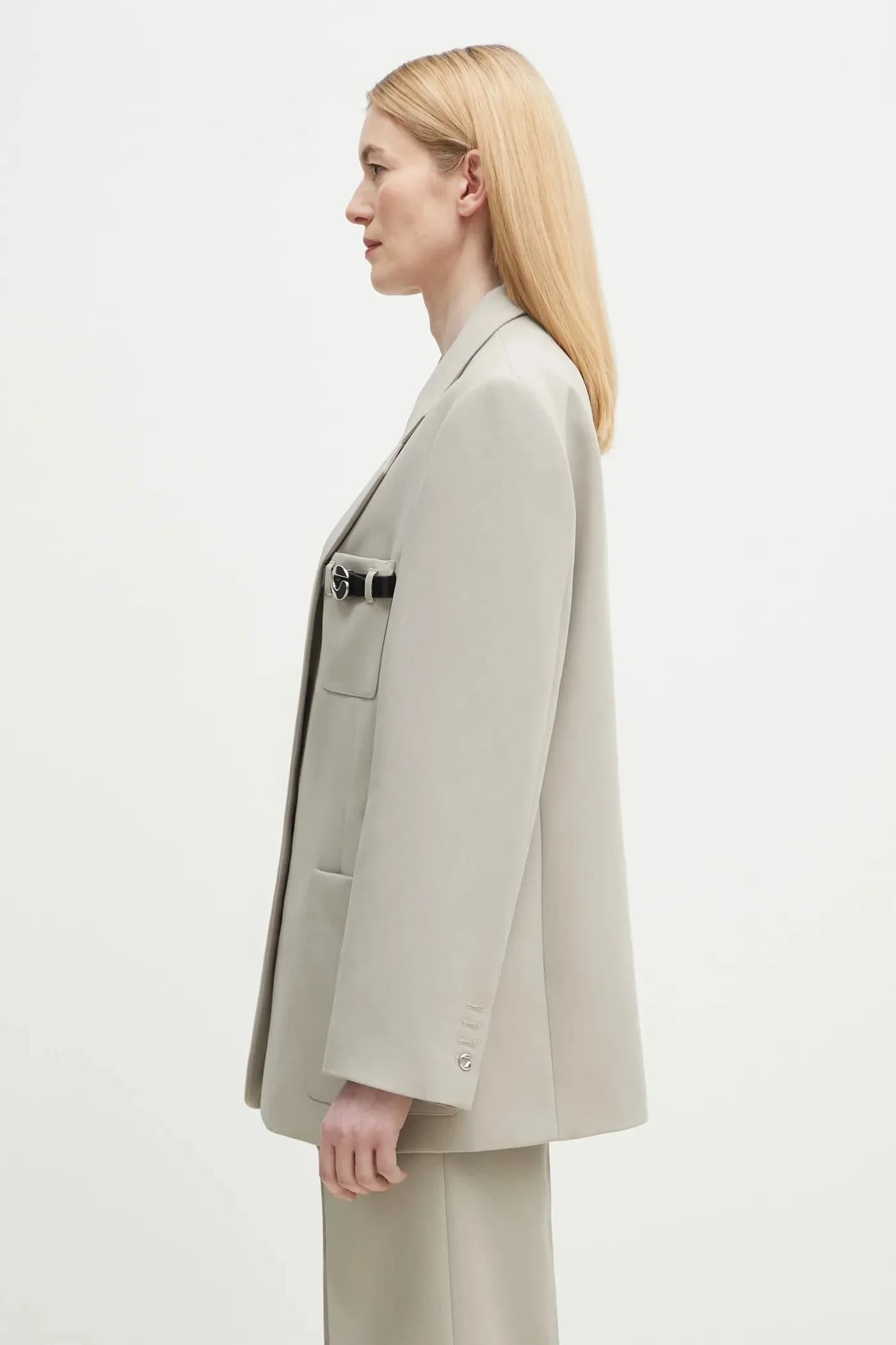 Индивидуальный пиджак с поясом и карманами - фото 2