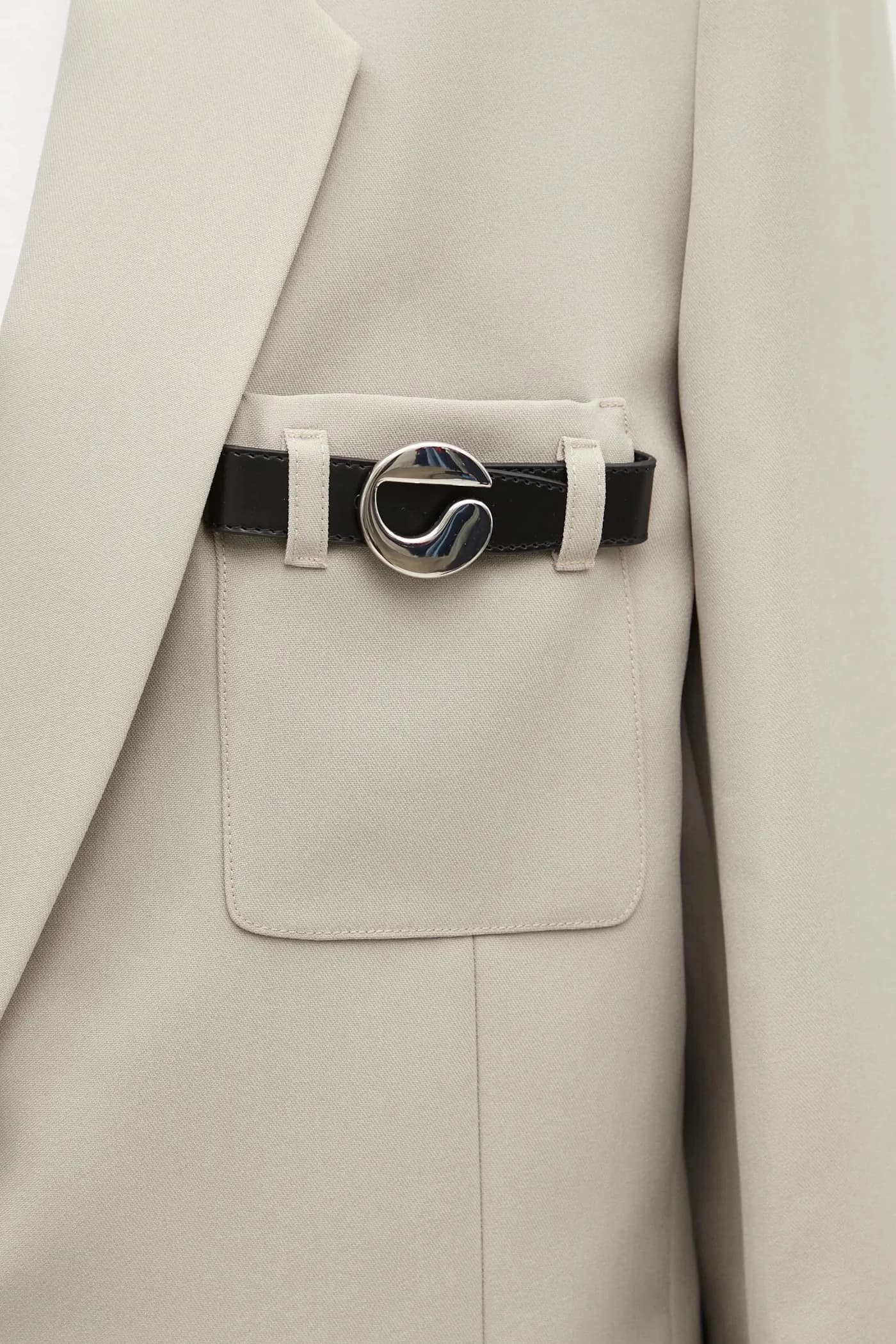 Индивидуальный пиджак с поясом и карманами - фото 6