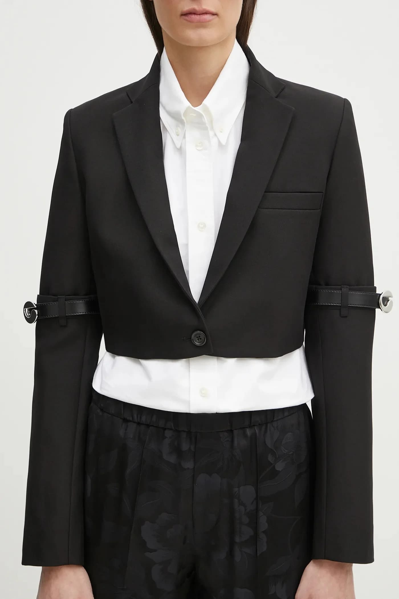 Гибридный укороченный пиджак строгого кроя - фото 4