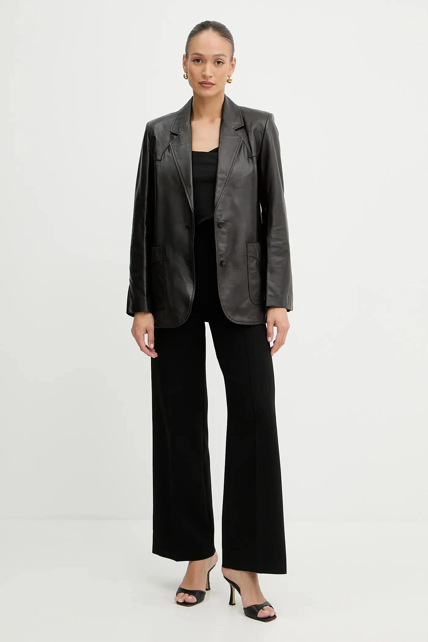 Кожаная куртка REIMAGINE от Патрика Макдауэлла - фото 2