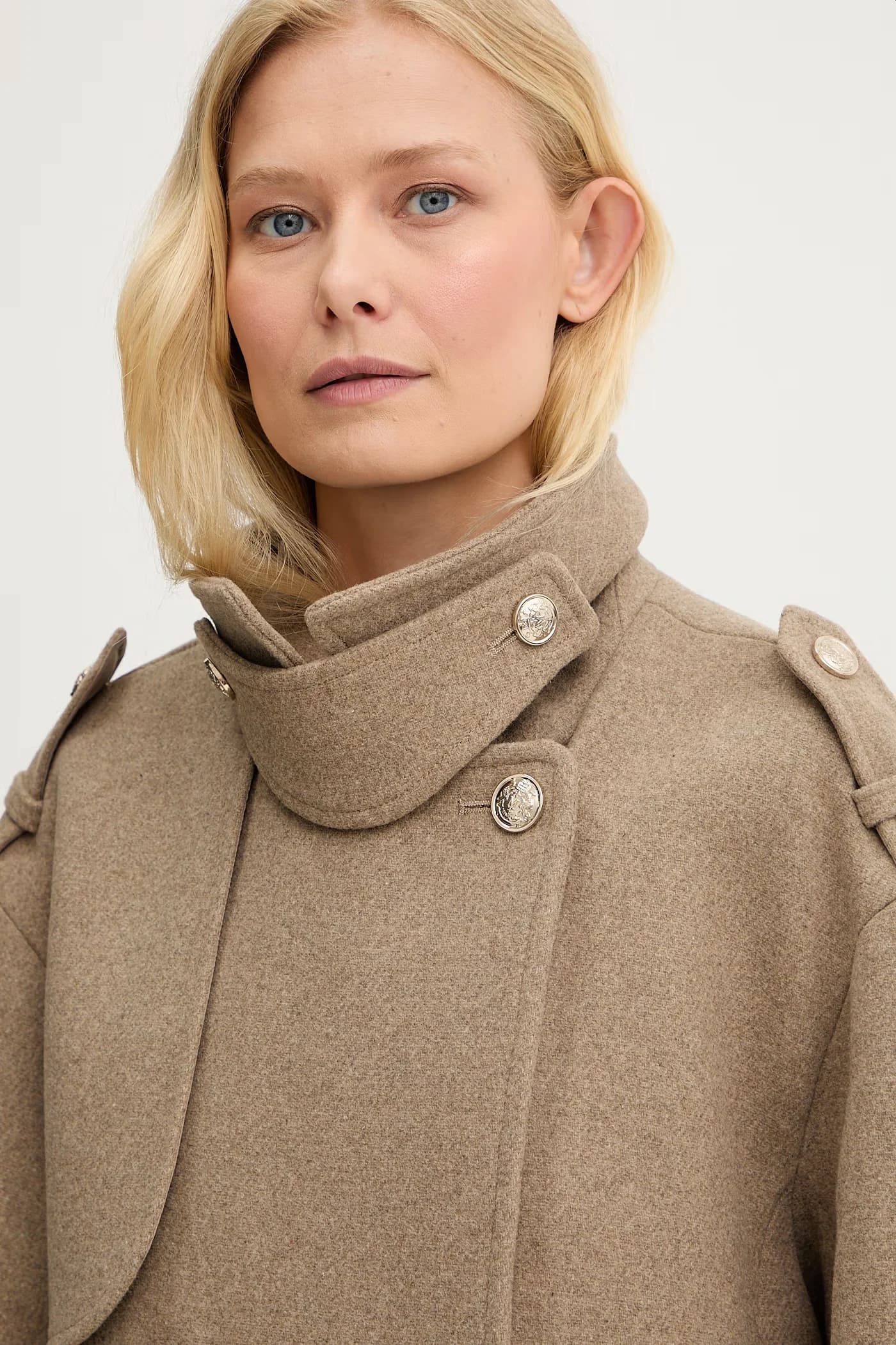 Женское пальто из шерсти - фото 4