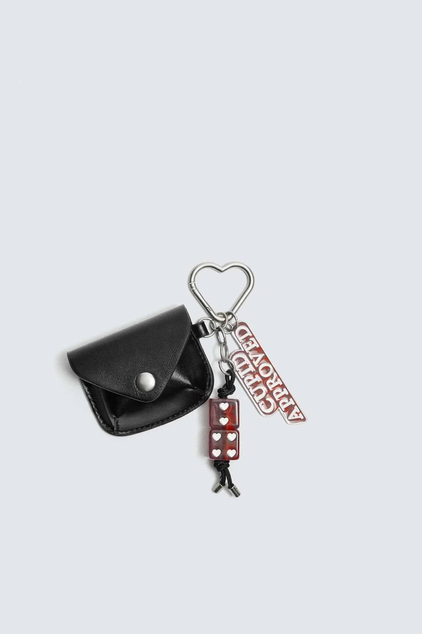 BRELOK Z WIELOMA ZAWIESZKAMI