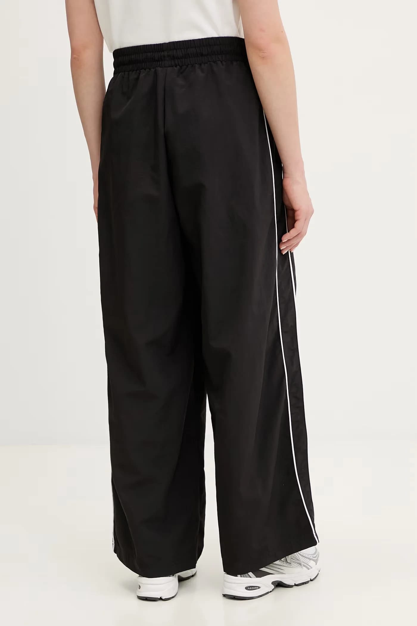 Свободные спортивные брюки из тканого материала с окантовкой - фото 3