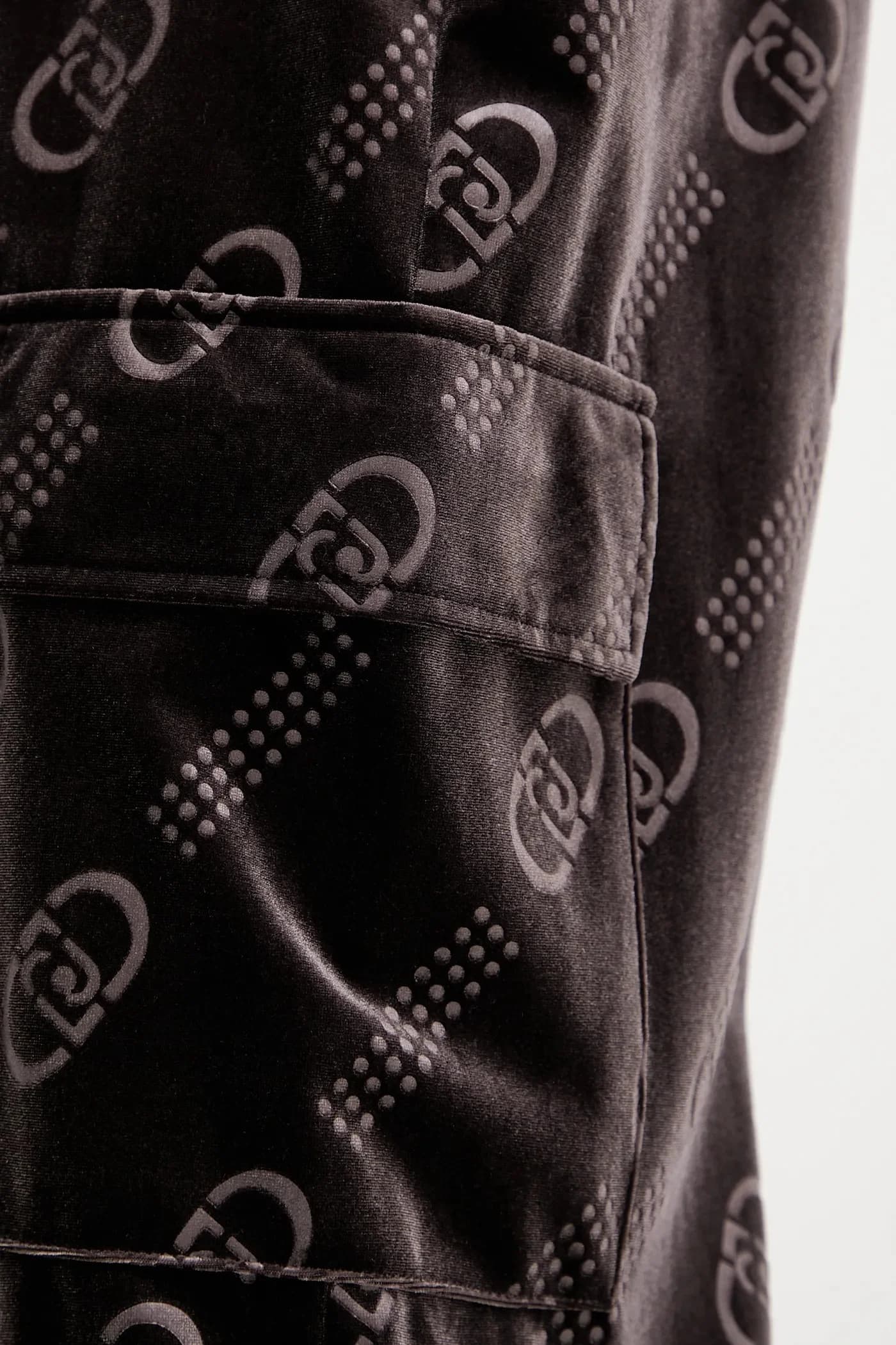 Велюровые спортивные штаны - фото 4