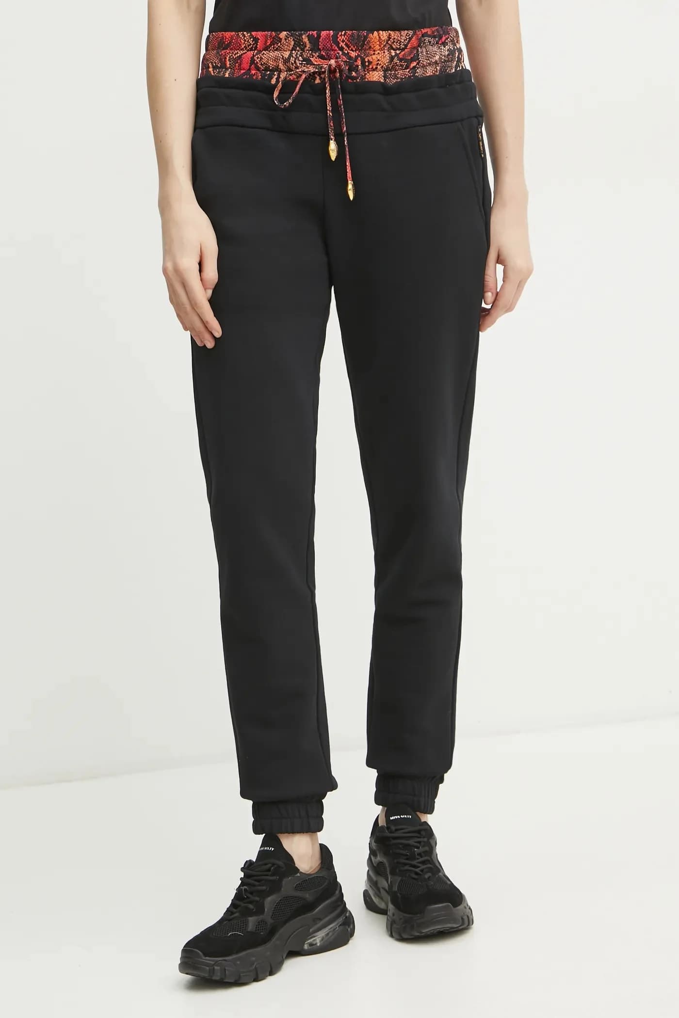 Спортивные штаны