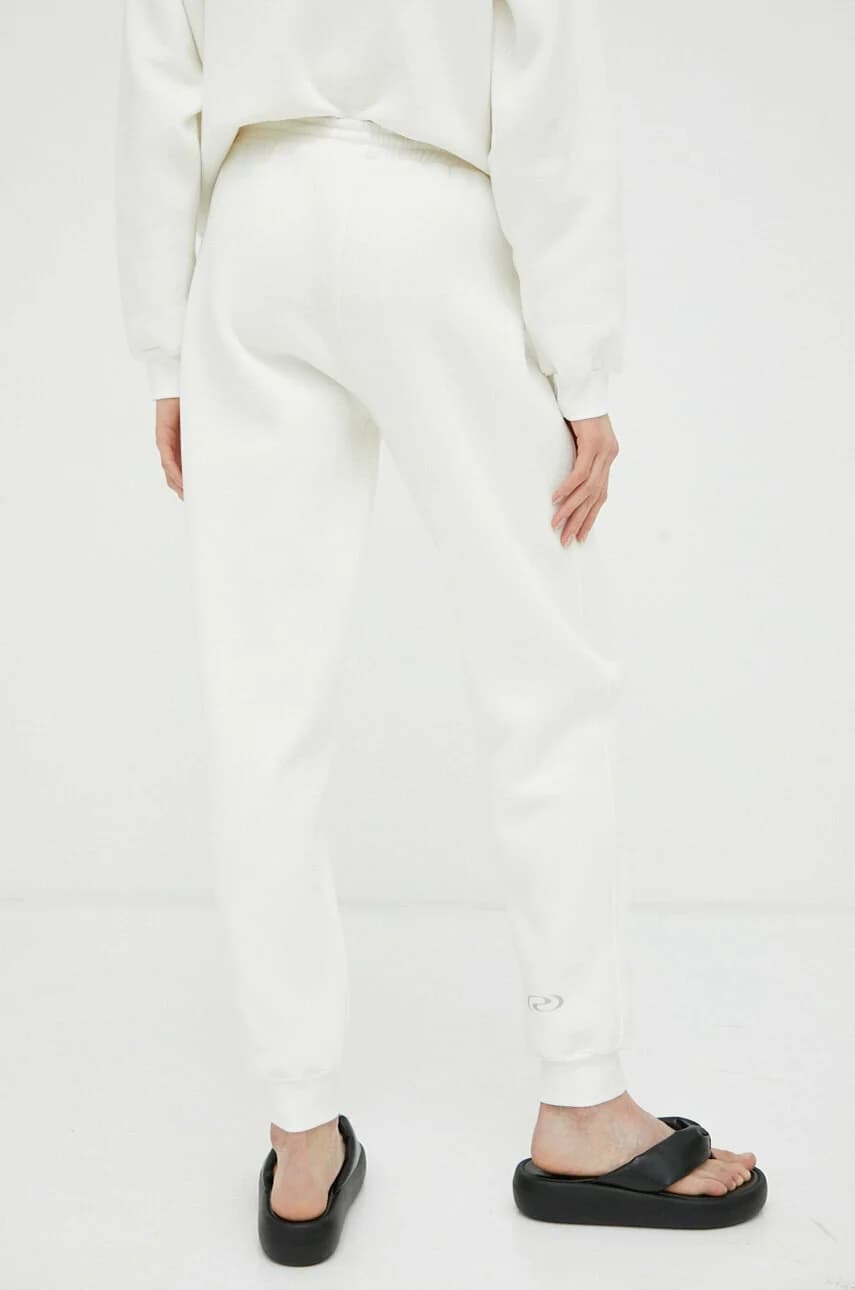 Спортивные штаны с резюме - фото 3