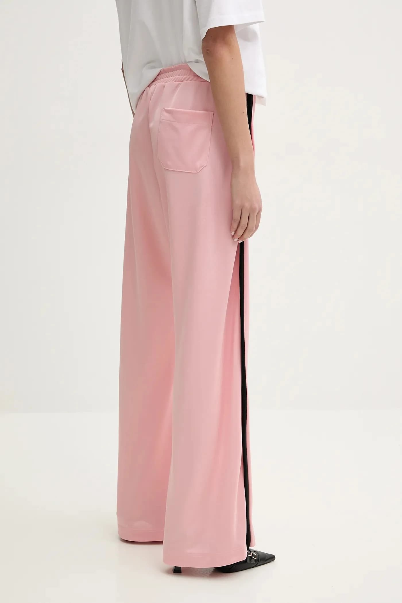 Спортивные брюки с объемной окантовкой - фото 3