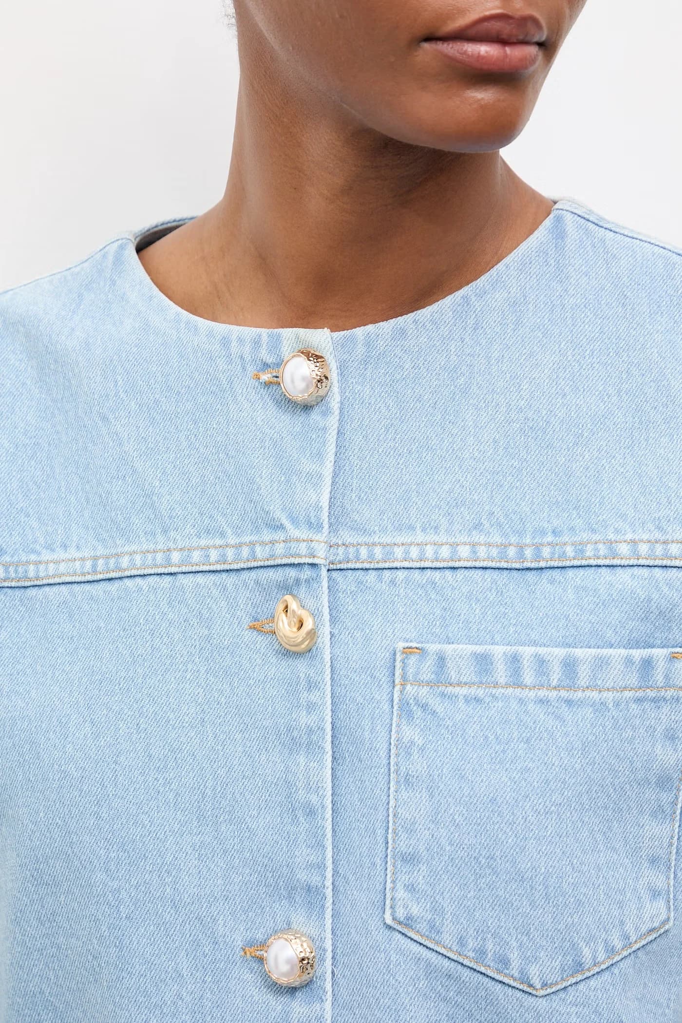 Женская джинсовая куртка - фото 5