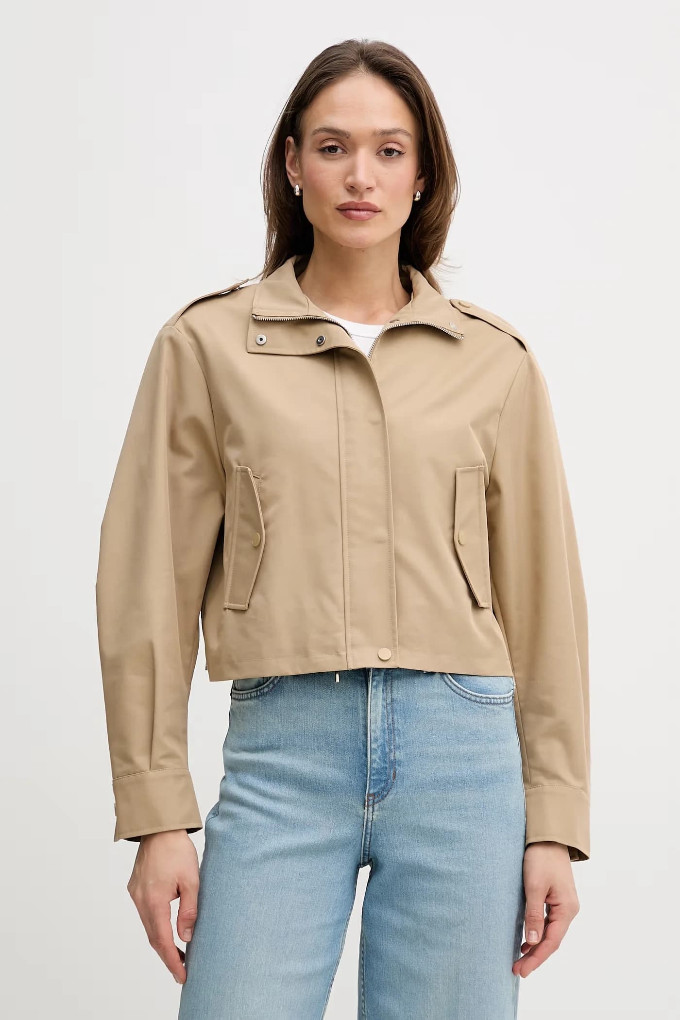 Женская короткая куртка