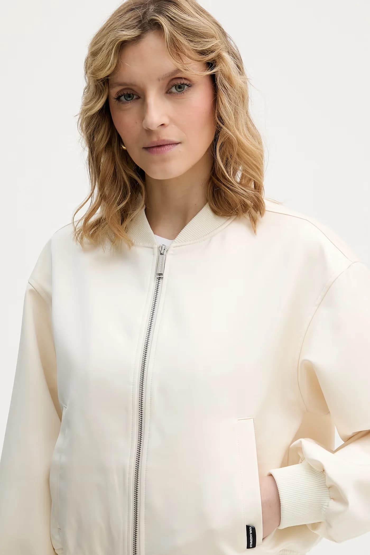 Женская короткая куртка - фото 4