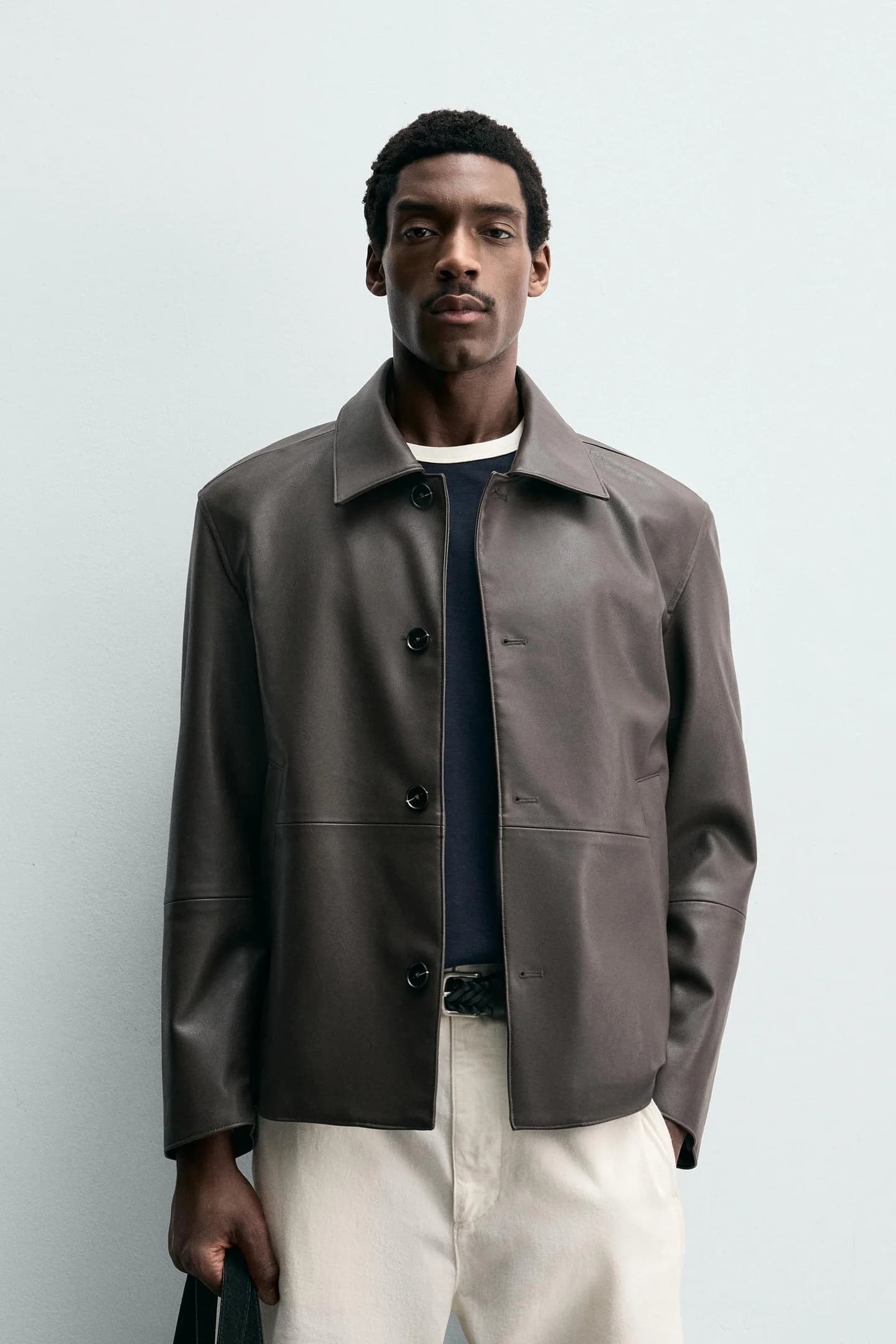 КУРТКА-РУБАШКА ПРЯМОГО КРОЯ ИЗ ИСКУССТВЕННОЙ КОЖИ