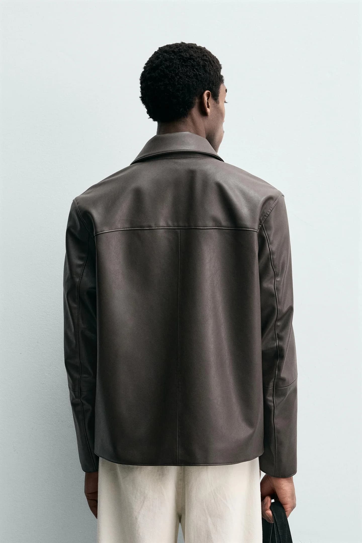 КУРТКА-РУБАШКА ПРЯМОГО КРОЯ ИЗ ИСКУССТВЕННОЙ КОЖИ - фото 2