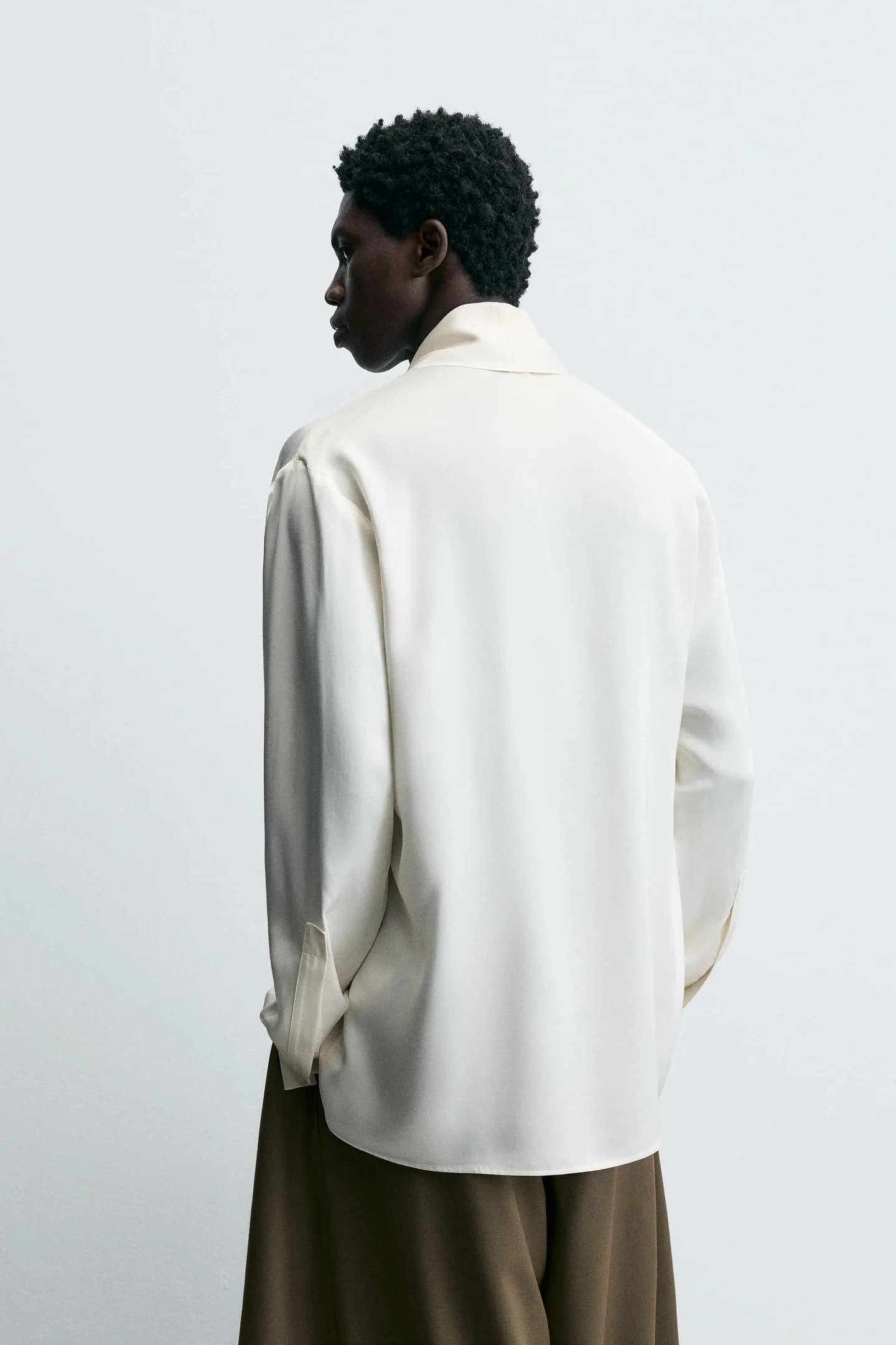 струящаяся рубашка с шалевым воротником, ограниченная серия - фото 2