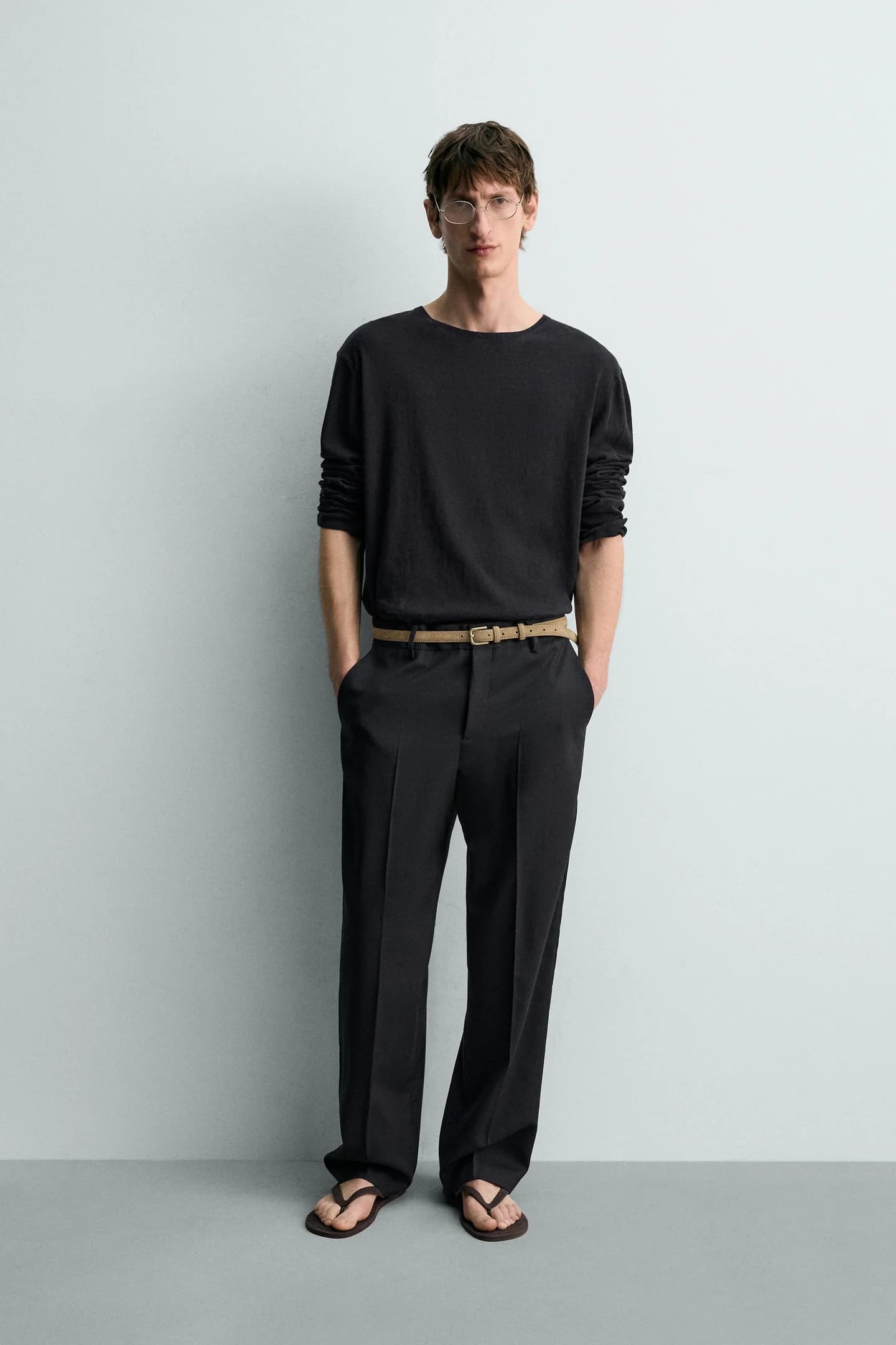 БРЮКИ ПРЯМОГО КРАЯ ИЗ 100% ШЕРСТИ, ОГРАНИЧЕННАЯ ВЫПУСК