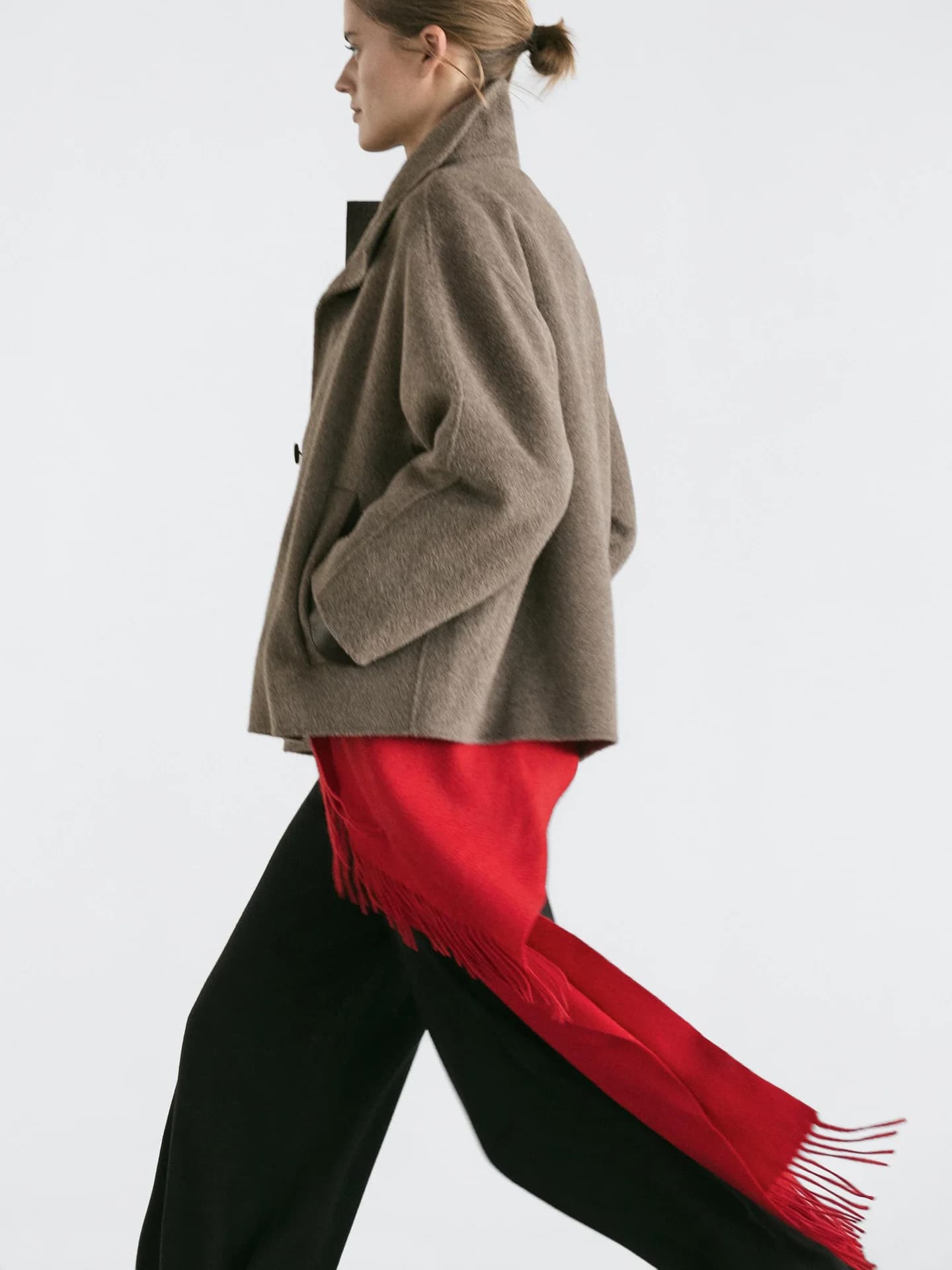 Пальто средней длины из смесовой шерсти с высоким воротником. - фото 9