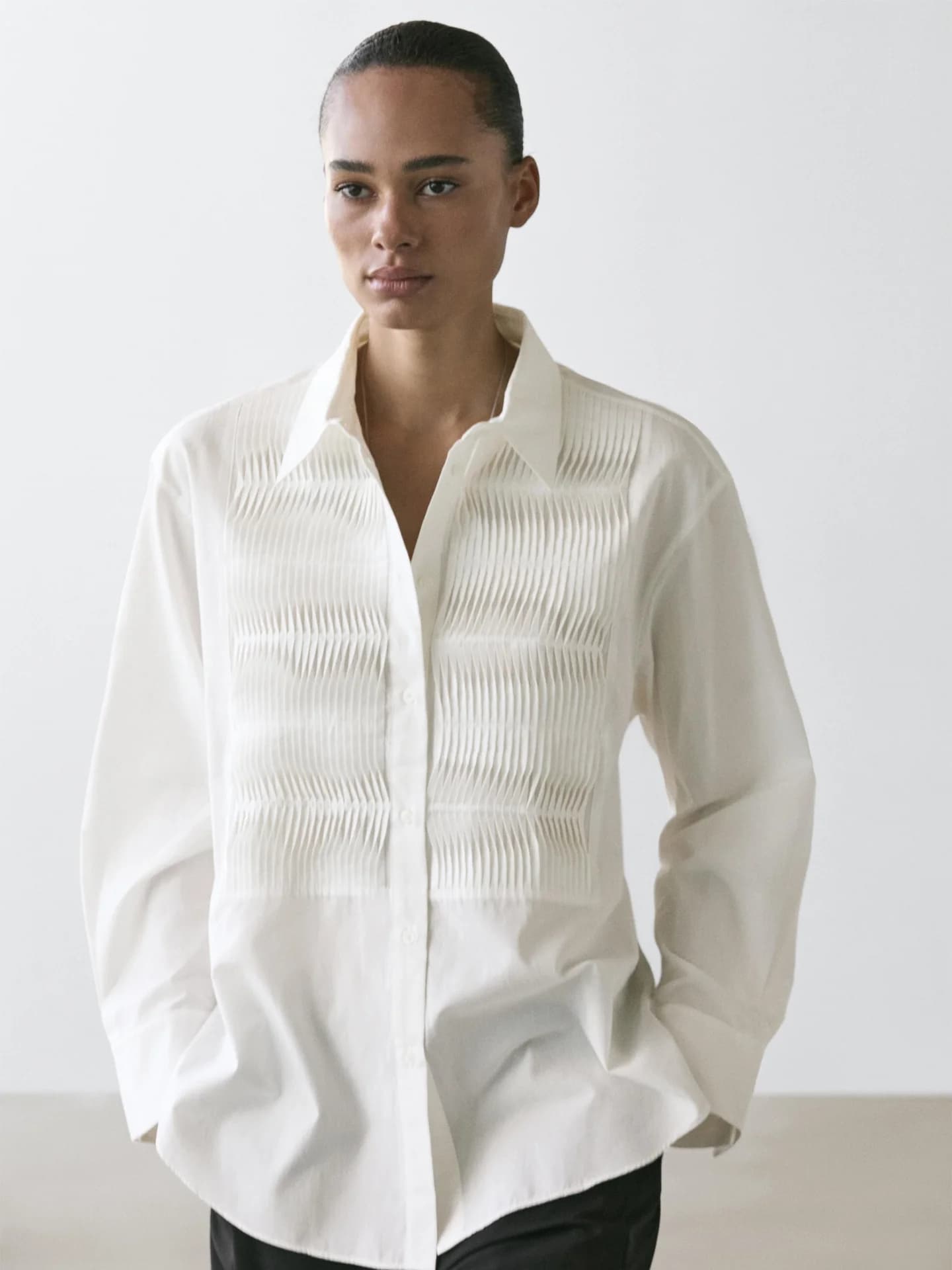 Рубашка из 100% хлопка с декоративной кокеткой. - фото 10