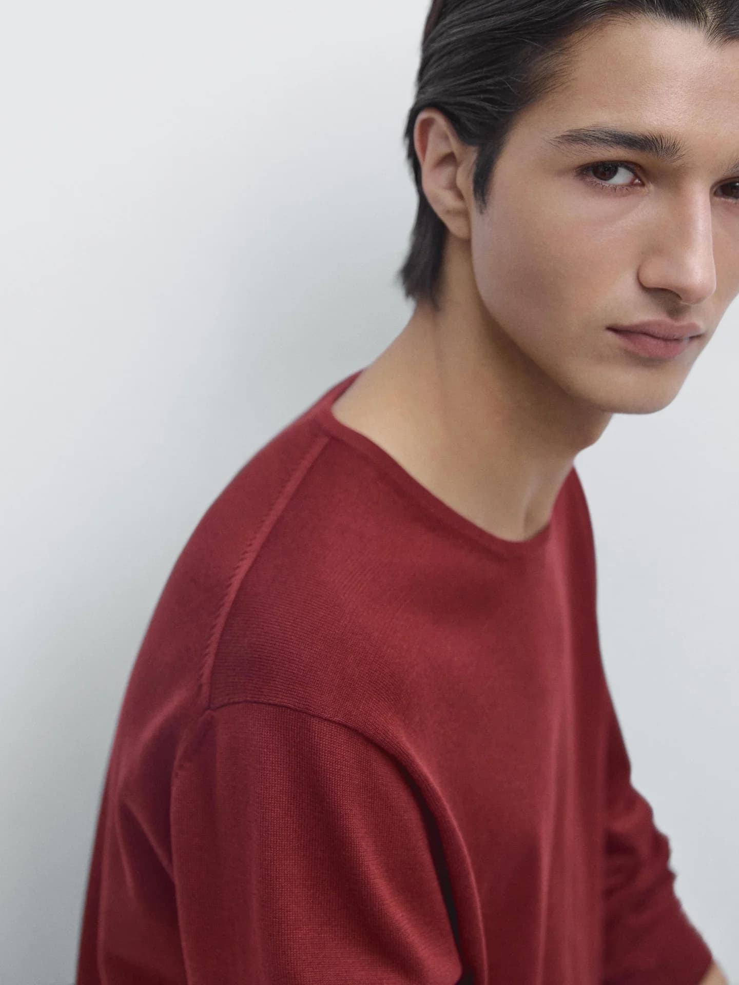 Вязаный свитер с круглым вырезом из хлопка. - фото 4