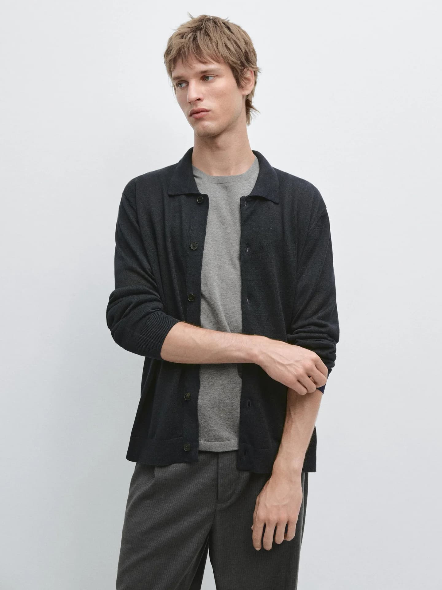 Вязаный льняной кардиган на пуговицах. - фото 17