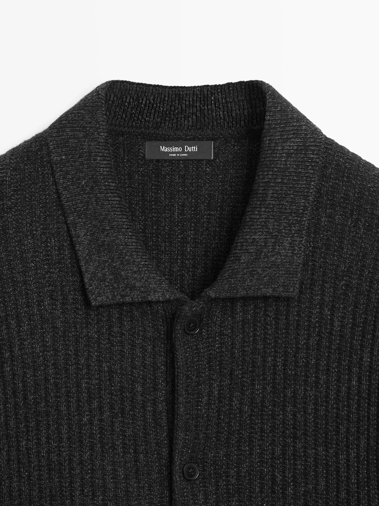 Вязаный кардиган из смеси хлопка и шерсти, застегивается на пуговицы. - фото 4