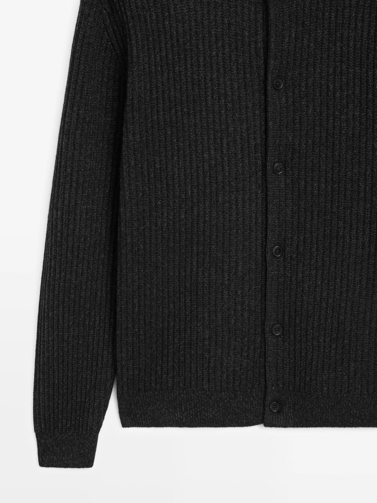 Вязаный кардиган из смеси хлопка и шерсти, застегивается на пуговицы. - фото 8