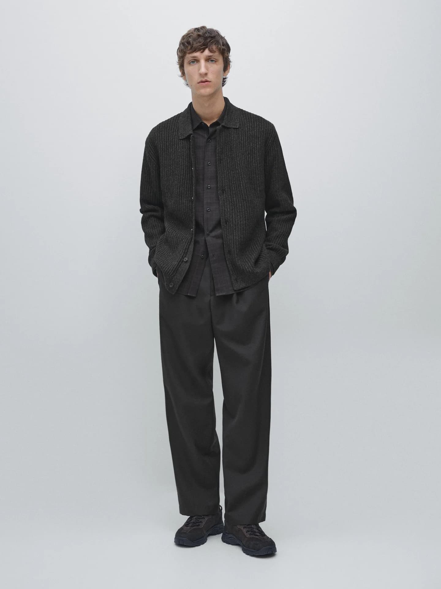 Вязаный кардиган из смеси хлопка и шерсти, застегивается на пуговицы. - фото 9