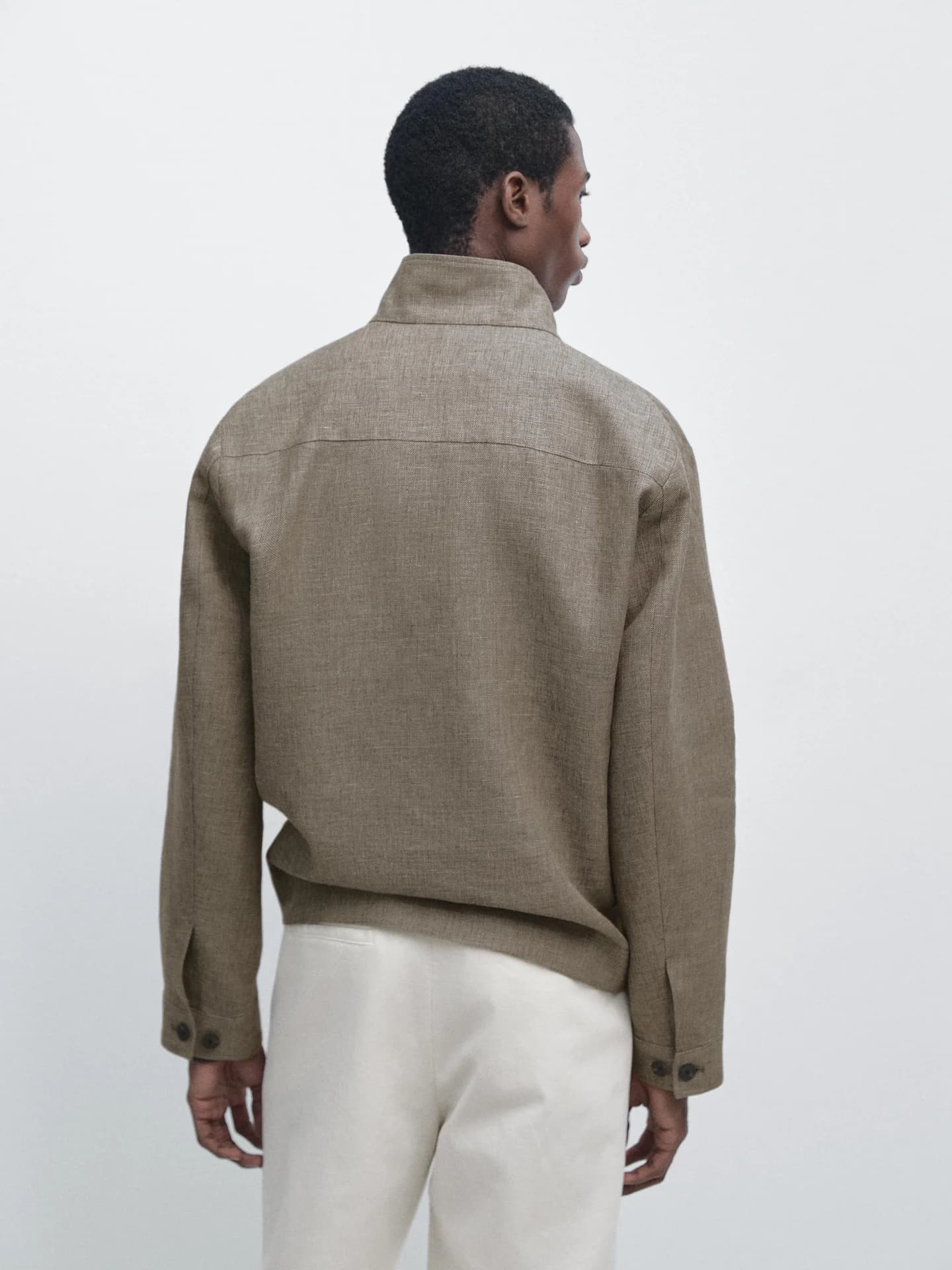 Льняная куртка-бомбер с воротником - фото 10