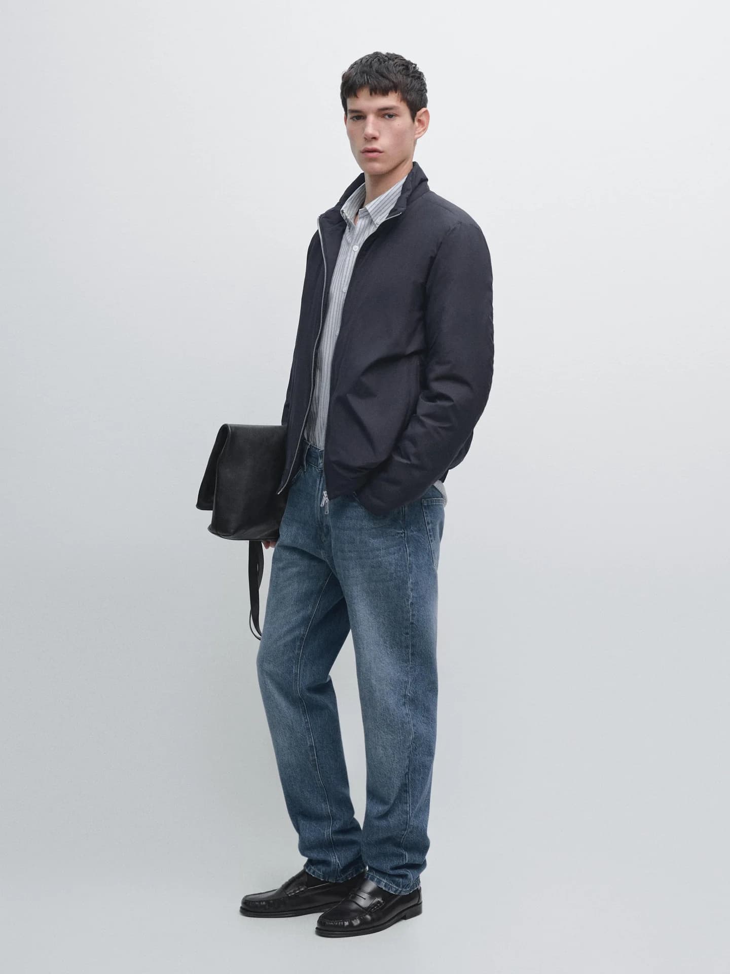 Очень легкая, водоотталкивающая стеганая куртка.