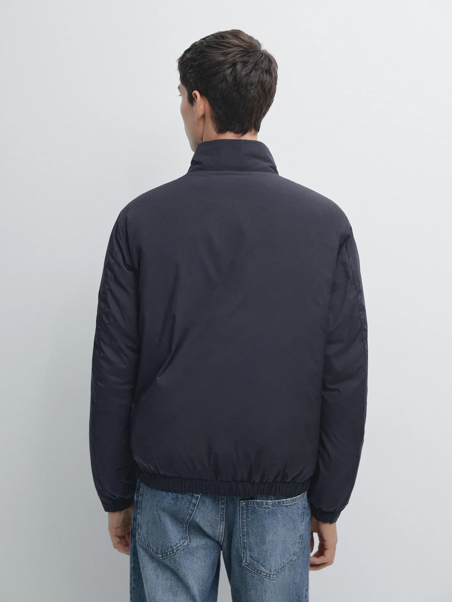 Очень легкая, водоотталкивающая стеганая куртка. - фото 2