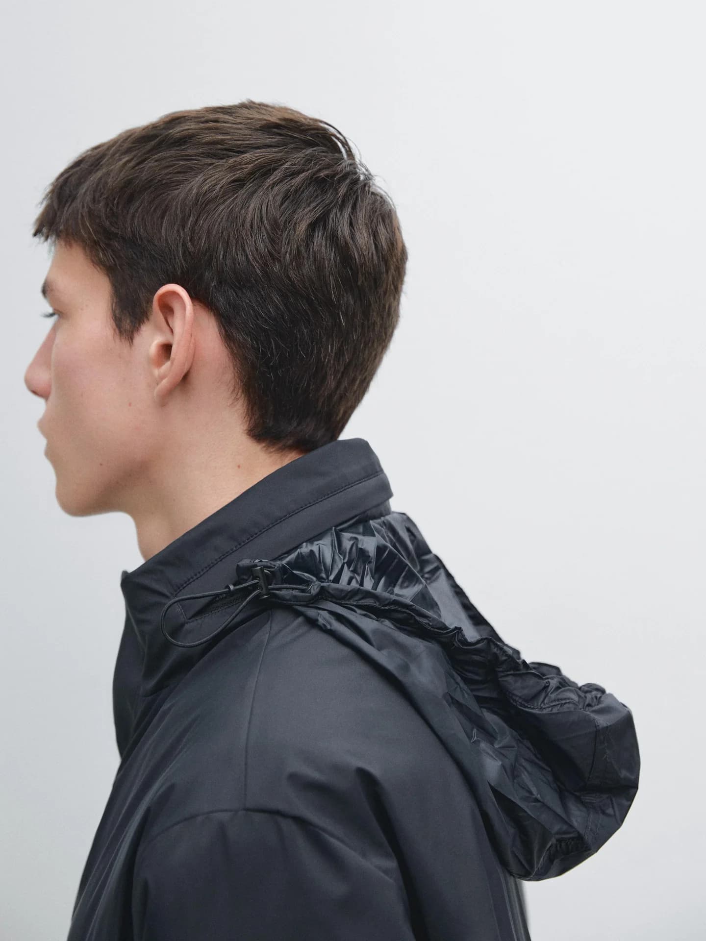 Короткая стеганая куртка с водоотталкивающей пропиткой. - фото 3