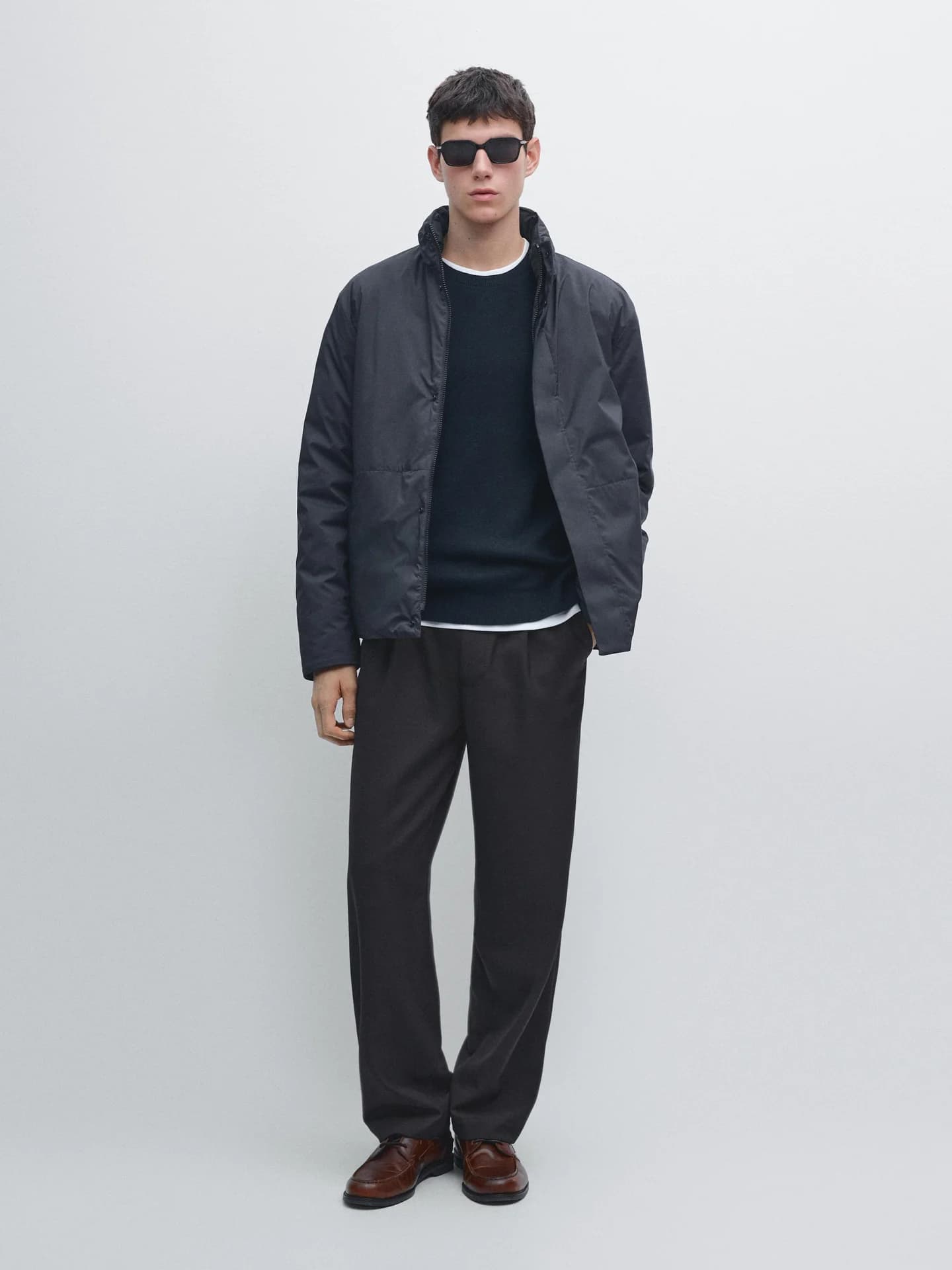 Короткая стеганая куртка с водоотталкивающей пропиткой. - фото 6