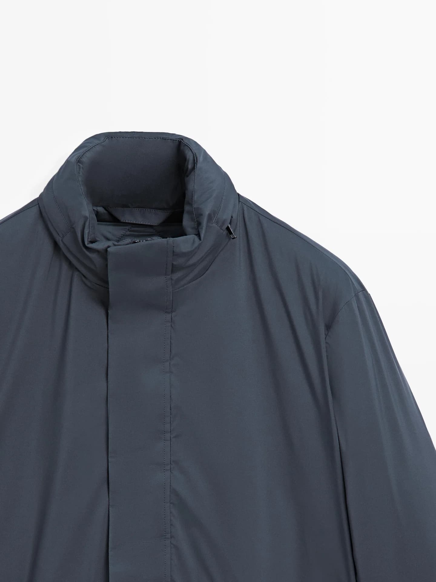 Короткая стеганая куртка с водоотталкивающей пропиткой. - фото 8