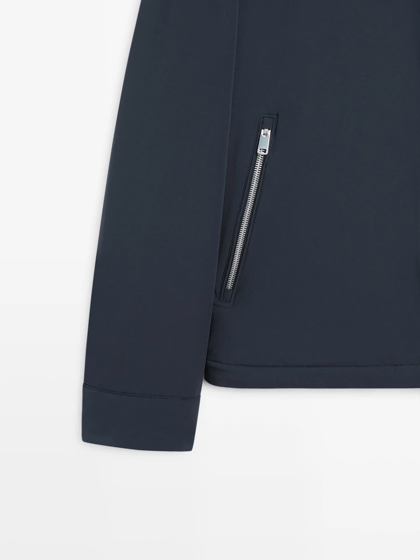 Короткая куртка с карманами - фото 13