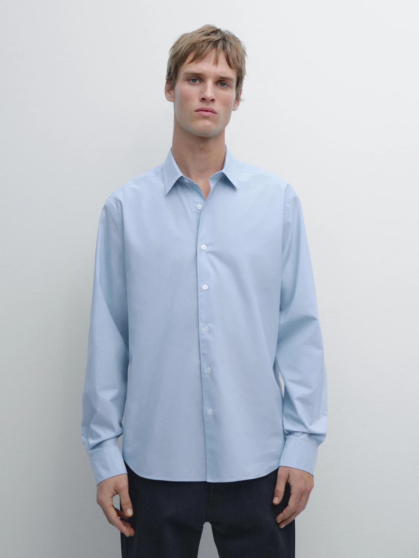 Рубашка стандартного кроя из полосатого поплина - фото 10