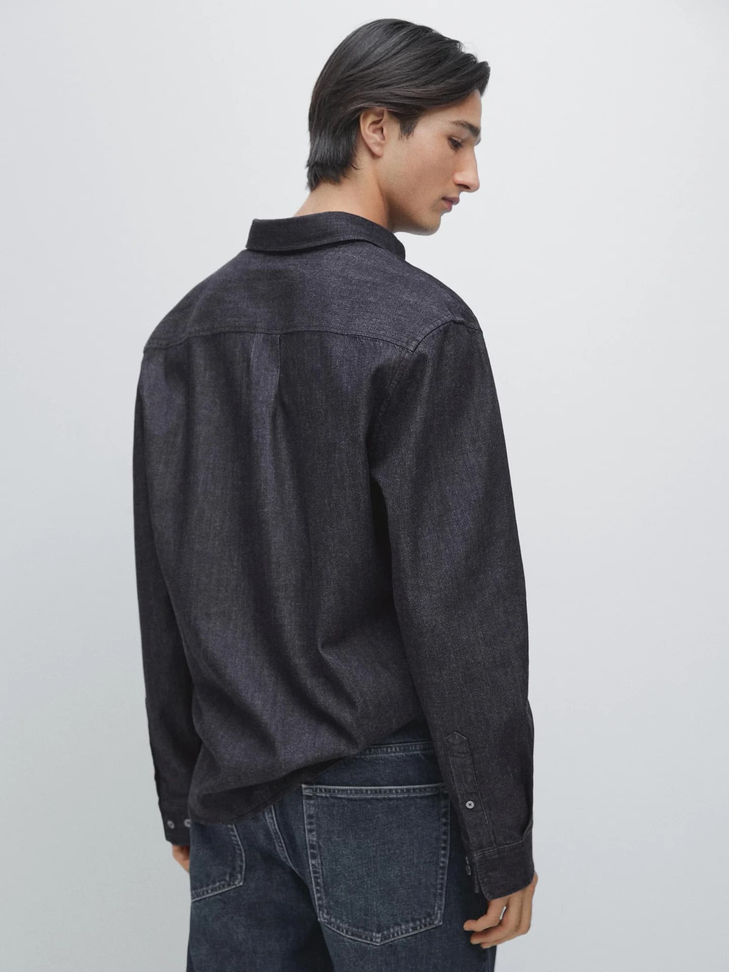 Джинсовая рубашка обычного кроя - фото 9